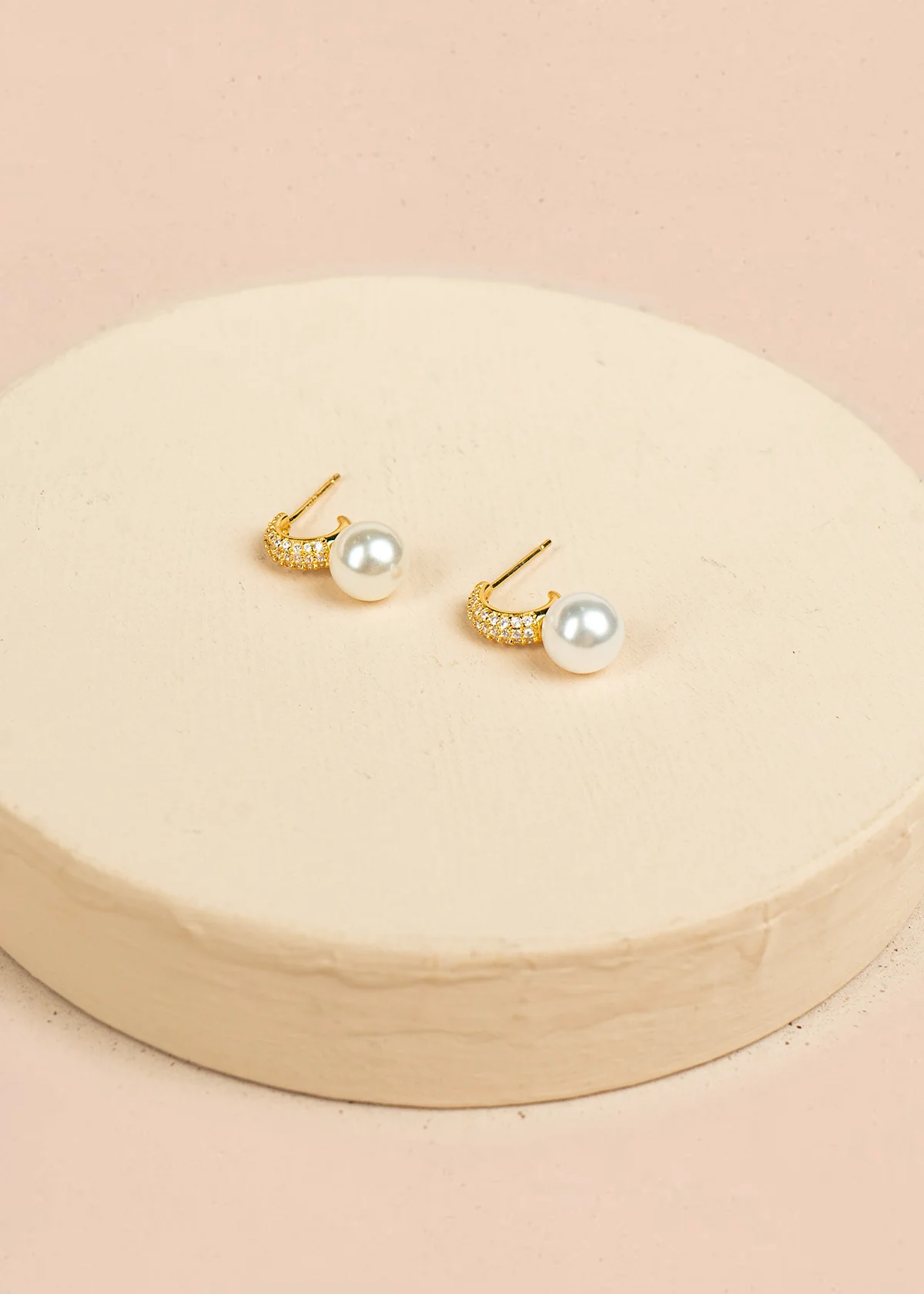 Aretes color dorado con perlas 106363 - Image 3