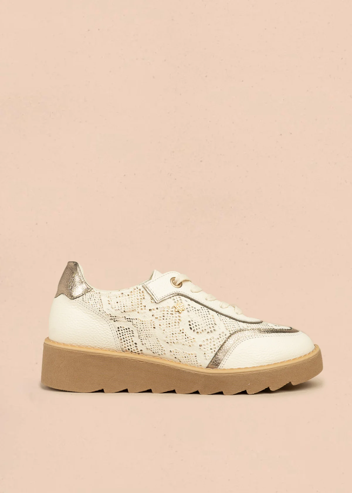 Zapatos de cuero color talco con atadura y textura reptil 106492