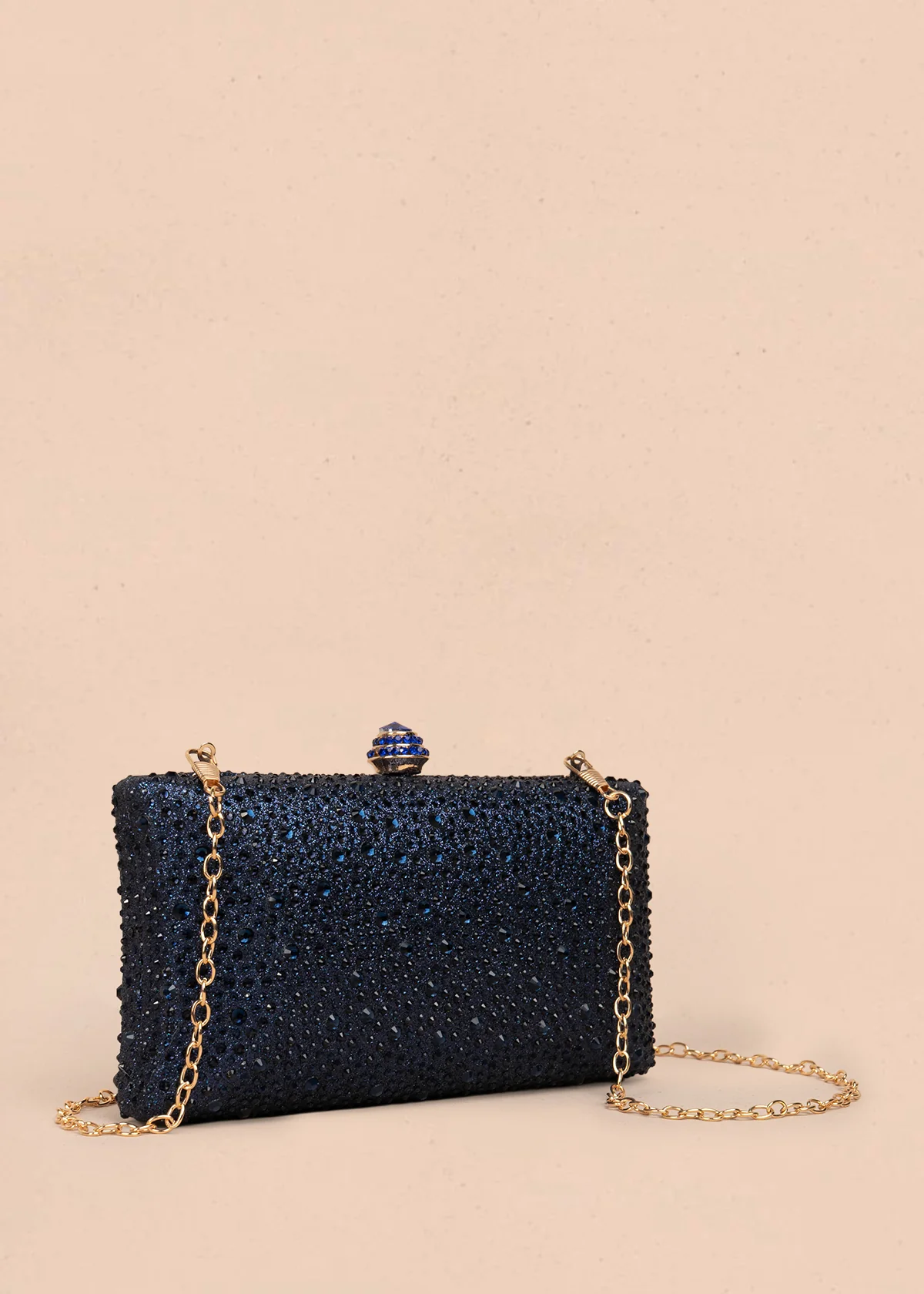 Bolso tipo bandolera color azul con acabado brillante y cadena 106243 - Image 2