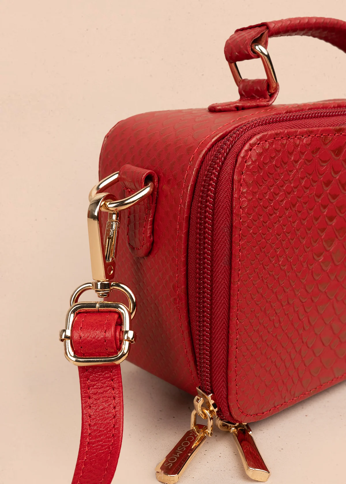 Bolso tipo bandolera color rojo con asa superior y acabado elegante 105314 - Image 3