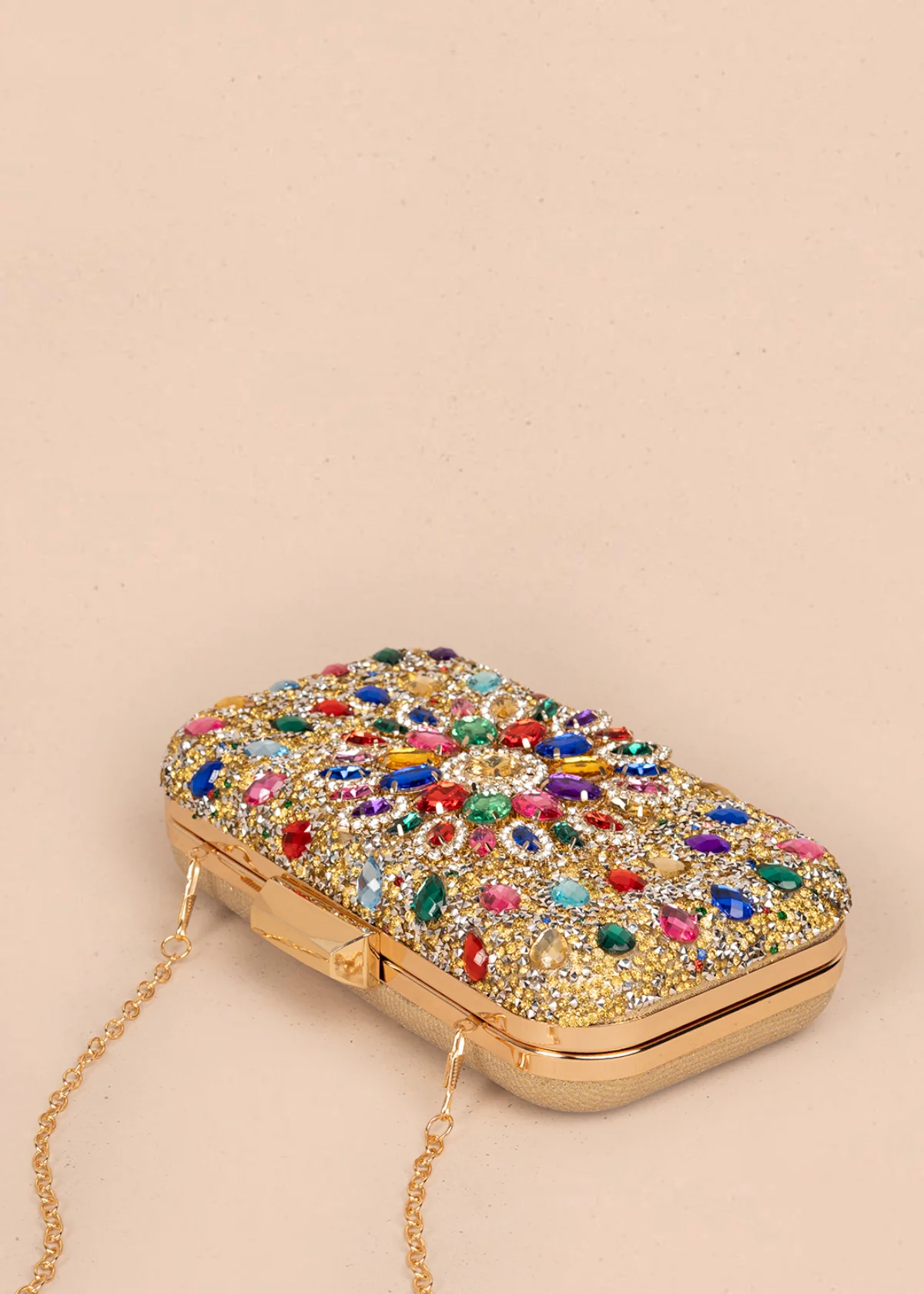 Bolso tipo bandolera con pedrería multicolor 106242