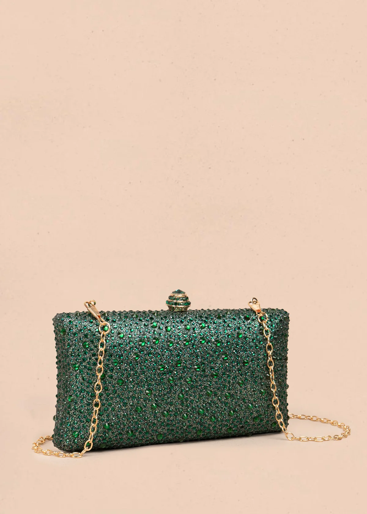 Bolso tipo bandolera color verde con acabado brillante y cadena 106243 - Image 2