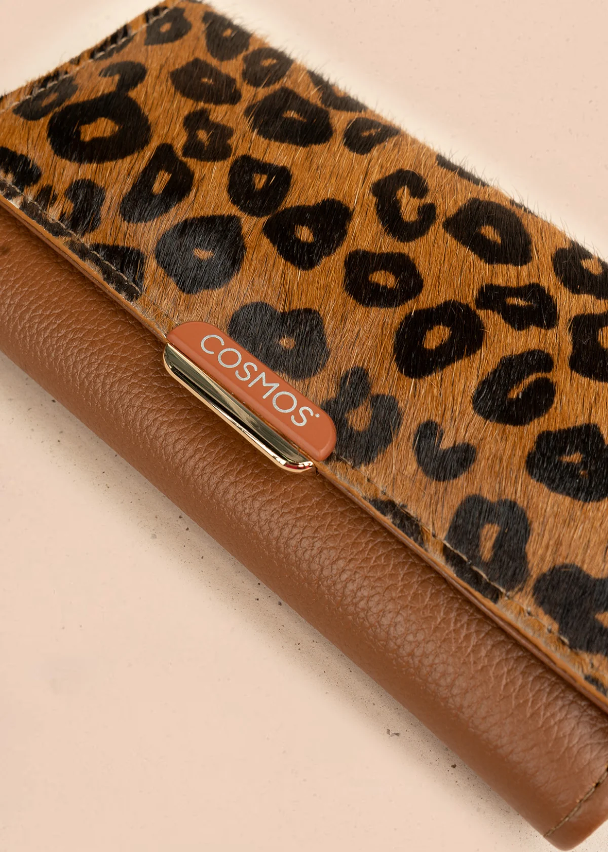 Billetera grande de cuero color tabaco con solapa animal print 106319 - Image 6