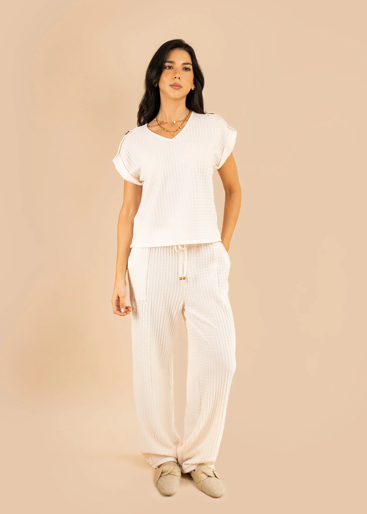 Blusa color arena tela texturizada con botones en hombros 106236 - Image 5