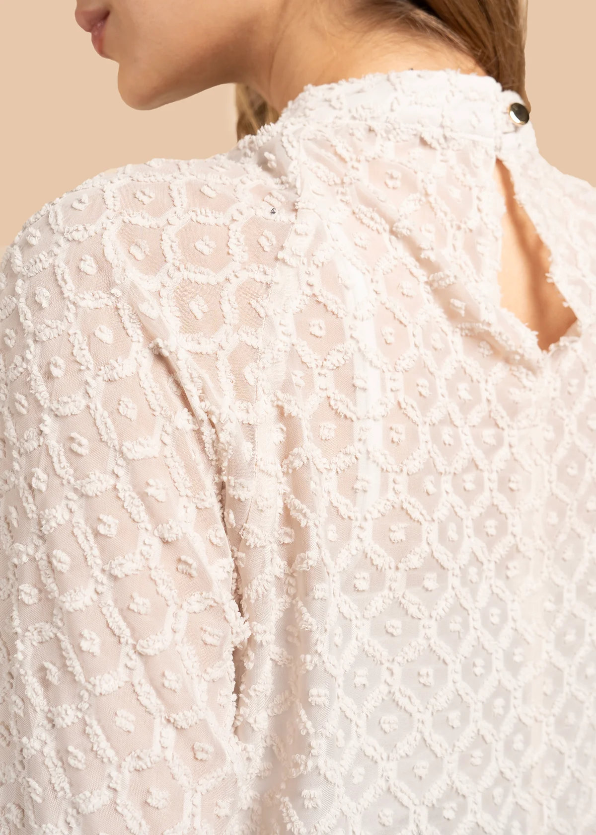 Blusa color beige con transparencia y tela con relieve 105855 - Image 6