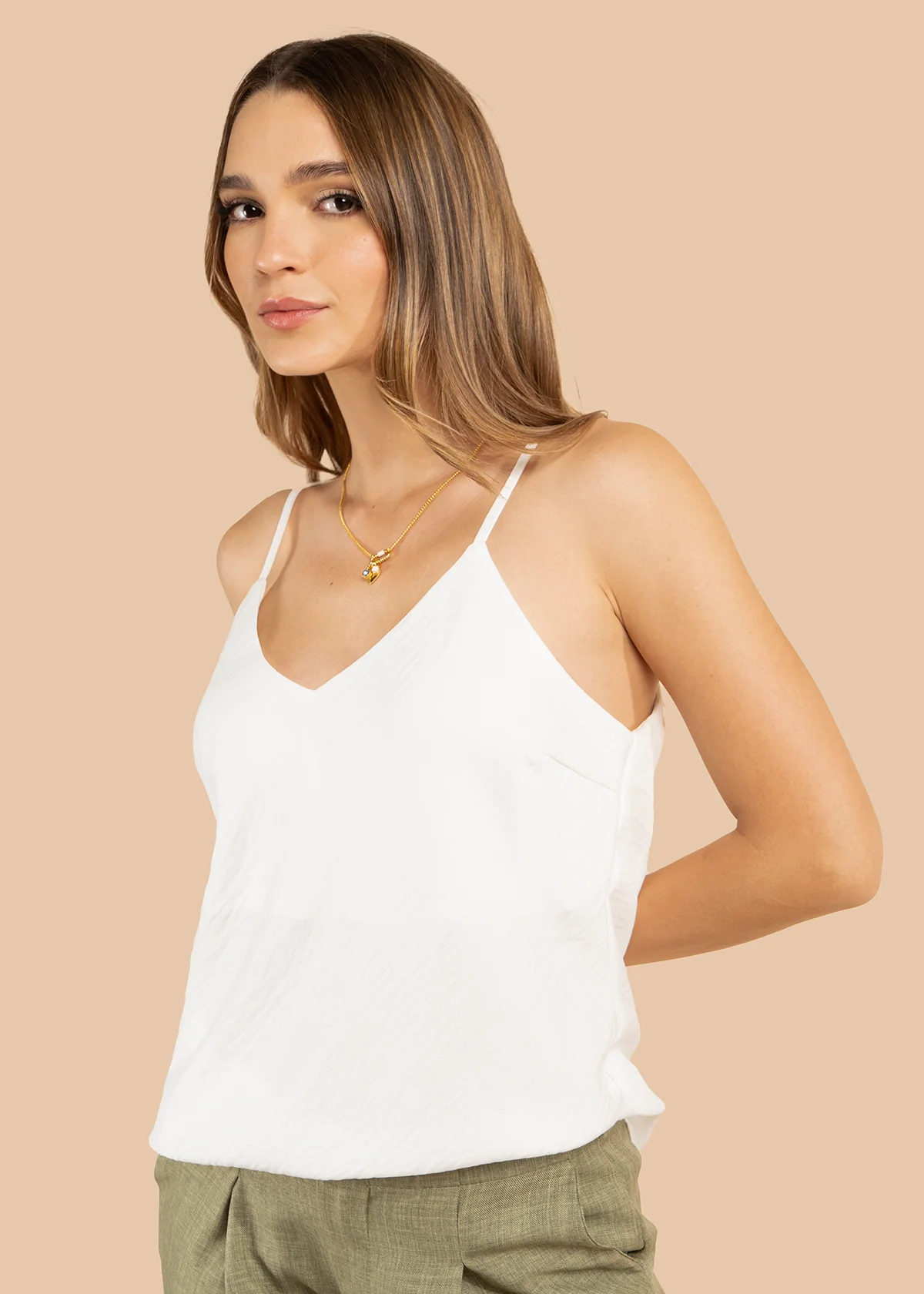 Blusa color blanco con tirantes delgados y corte recto 105815 - Image 2