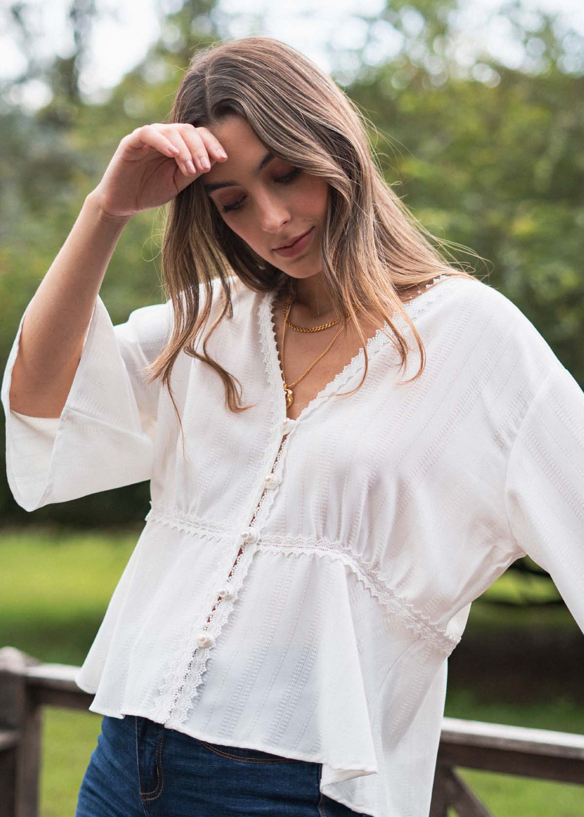 Blusa color blanco con cuello en V 105842 - Image 2