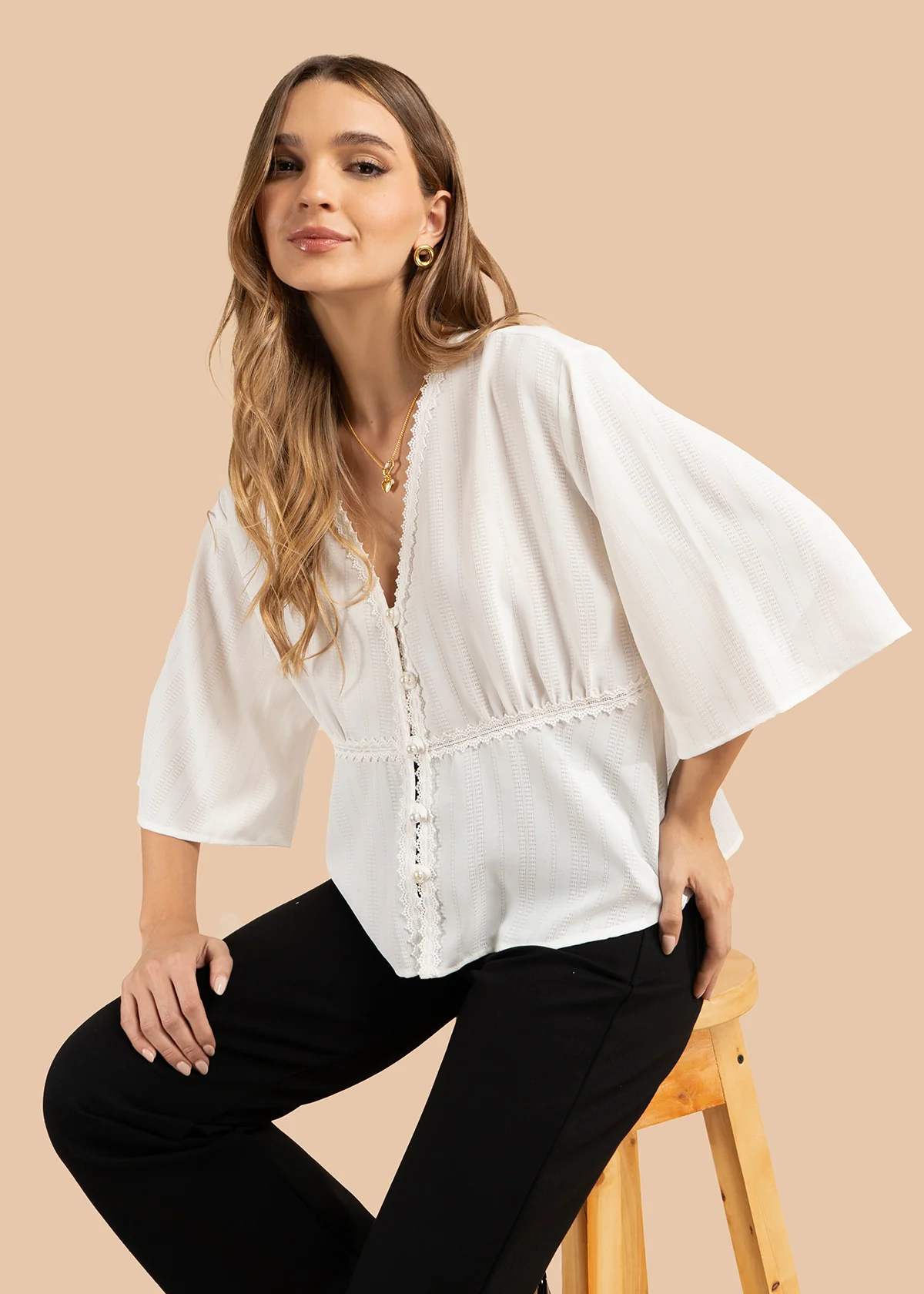 Blusa color blanco con cuello en V 105842 - Image 4