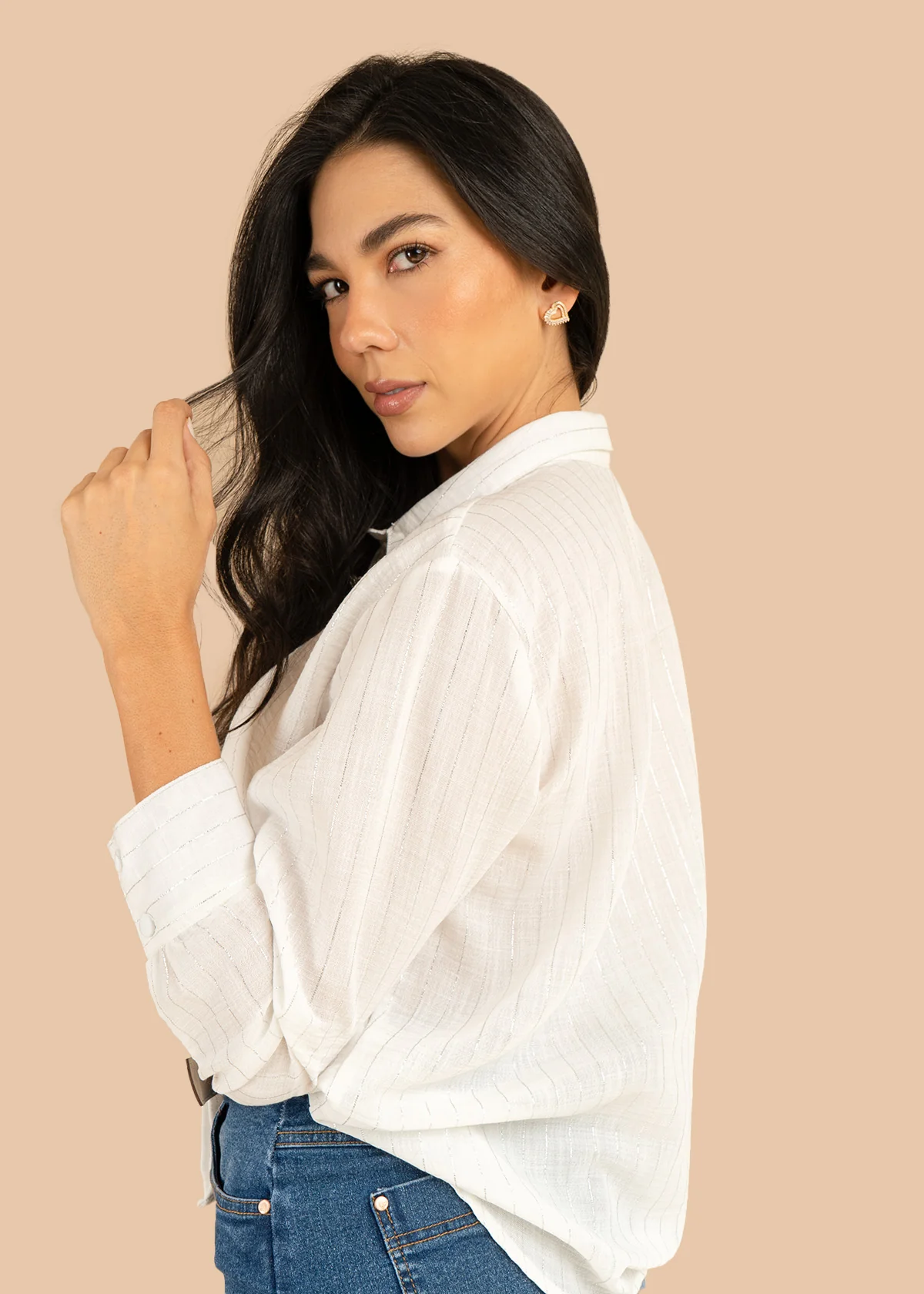 Blusa color blanco con líneas verticales y botones en moño 106238 - Image 5