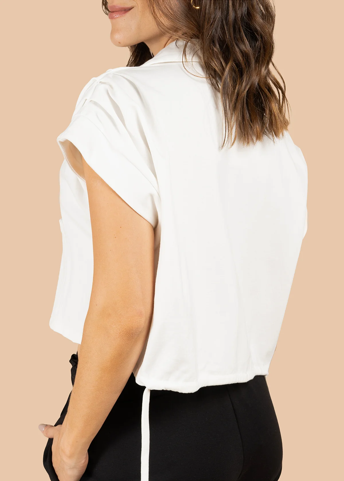 Blusa corta con bolsillos frontales color blanco 105810 - Image 4