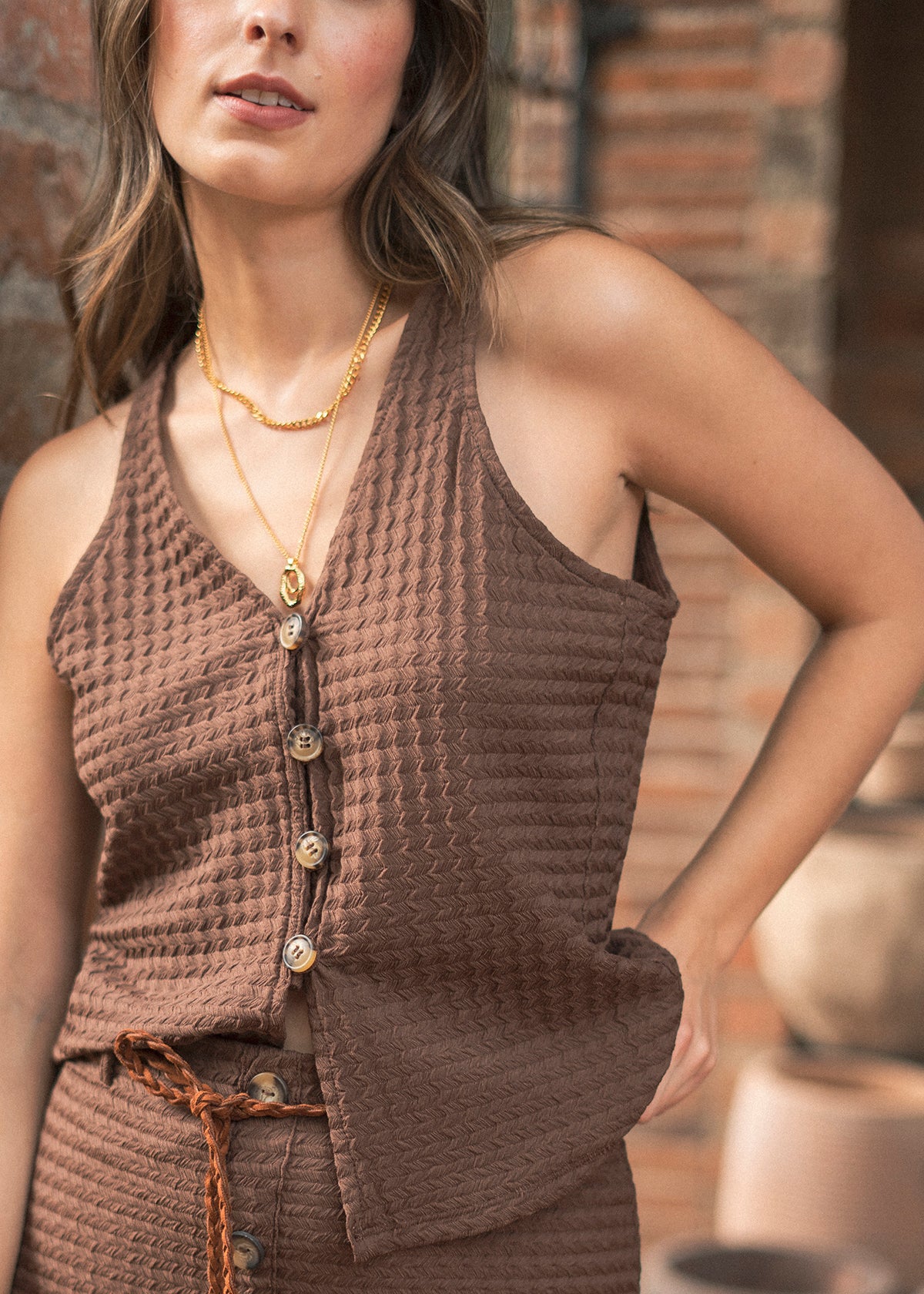 Blusa color café con textura y botones frontales 105830 - Image 2