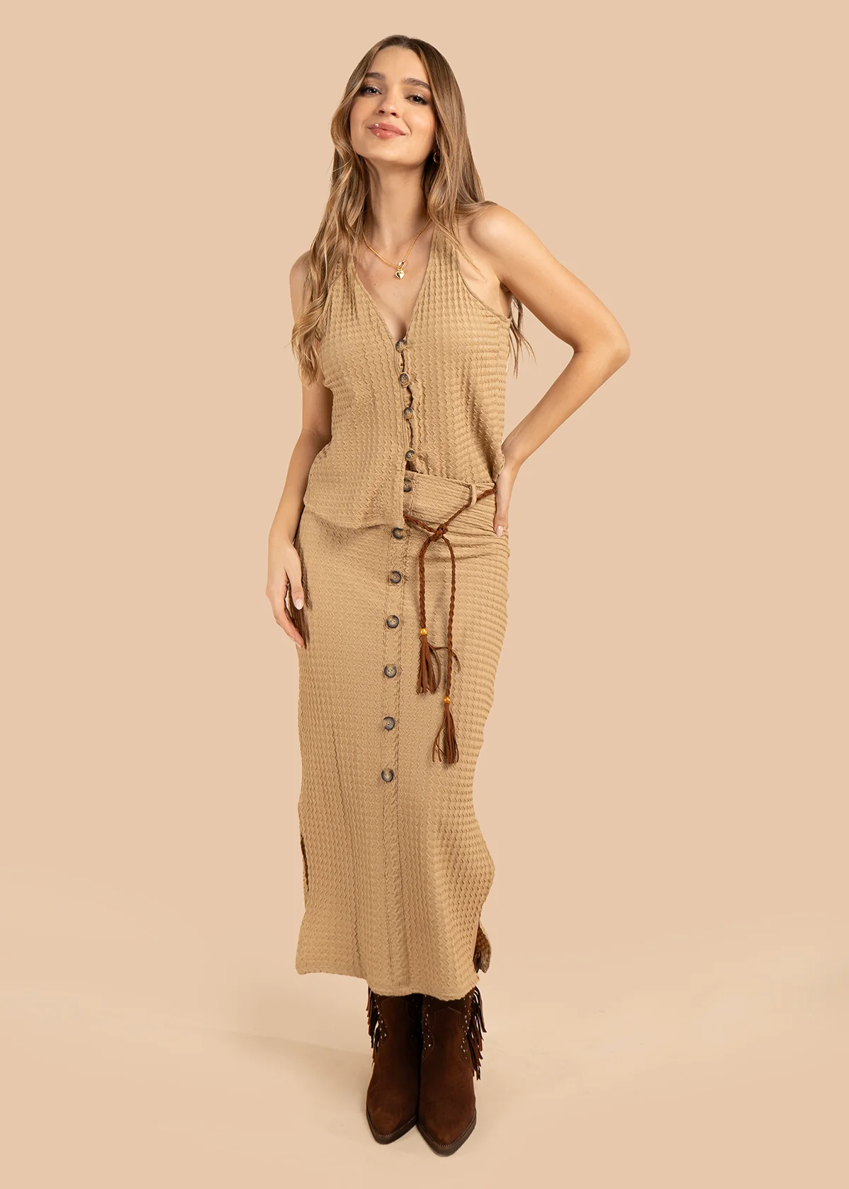 Blusa color camel con textura y botones frontales 105830 - Image 2