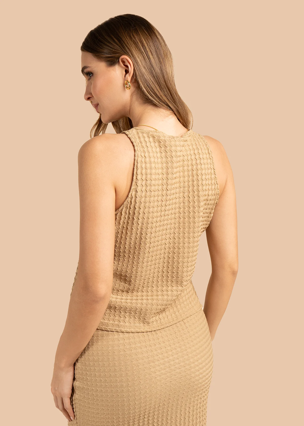 Blusa color camel con textura y botones frontales 105830 - Image 5