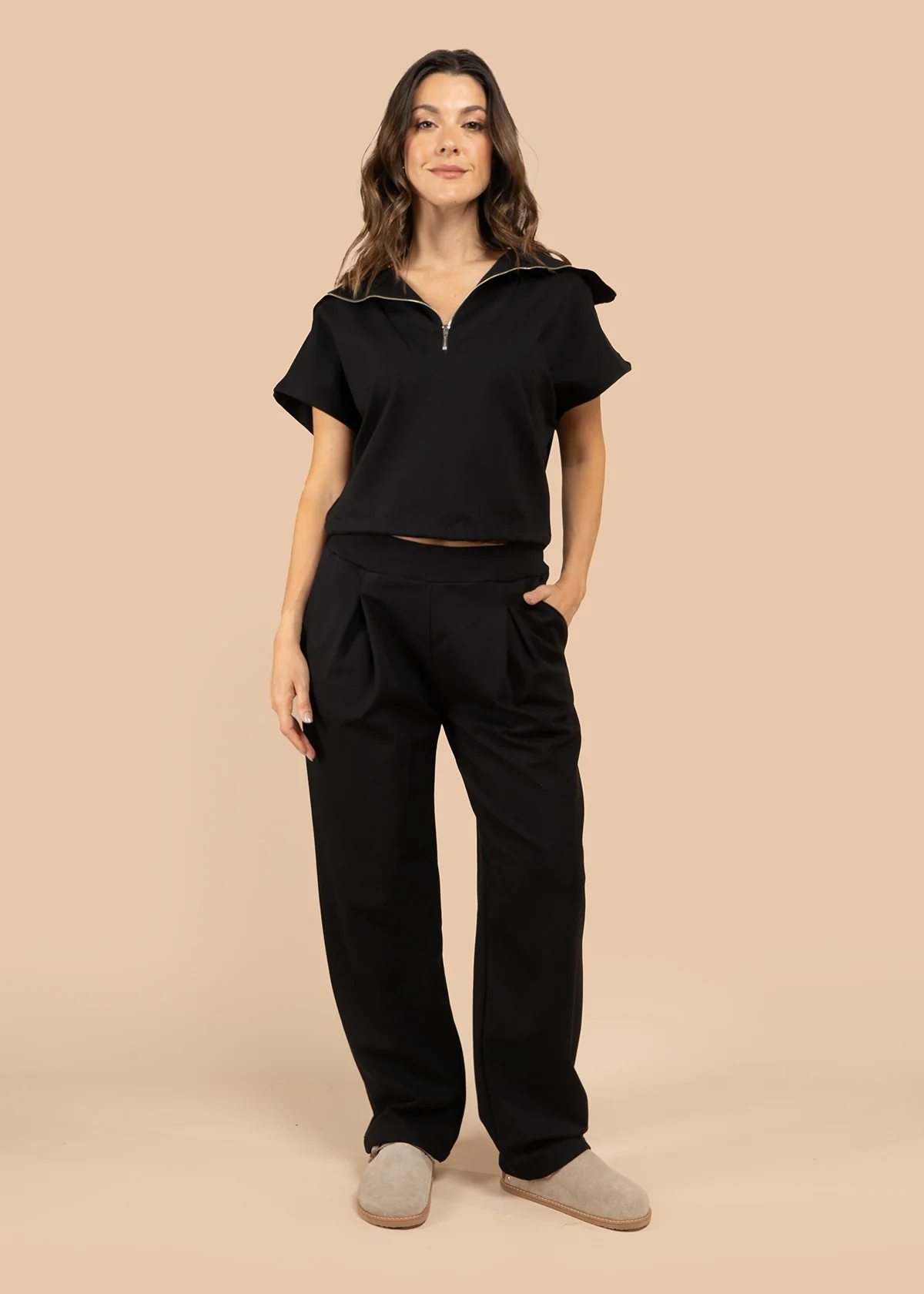 Blusa color negro tipo polo con cierre metálico 105804 - Image 3