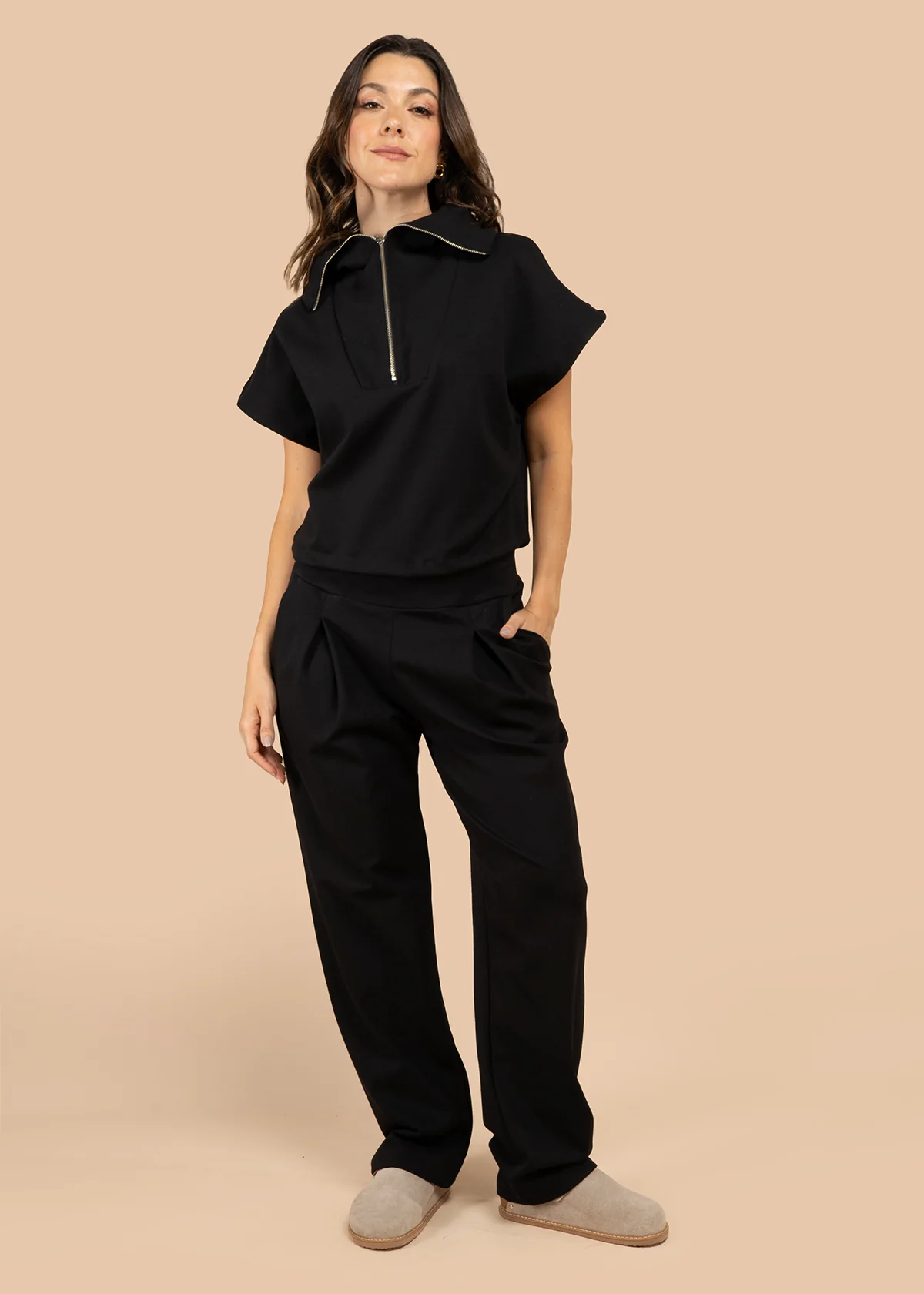 Blusa color negro tipo polo con cierre metálico 105804 - Image 5