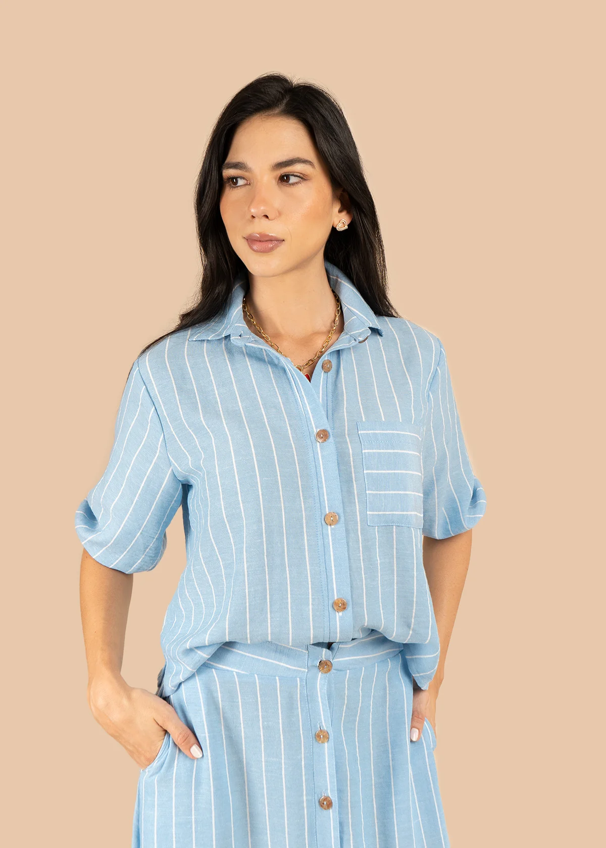 Blusa color azul claro con rayas blancas verticales 106229 - Image 3