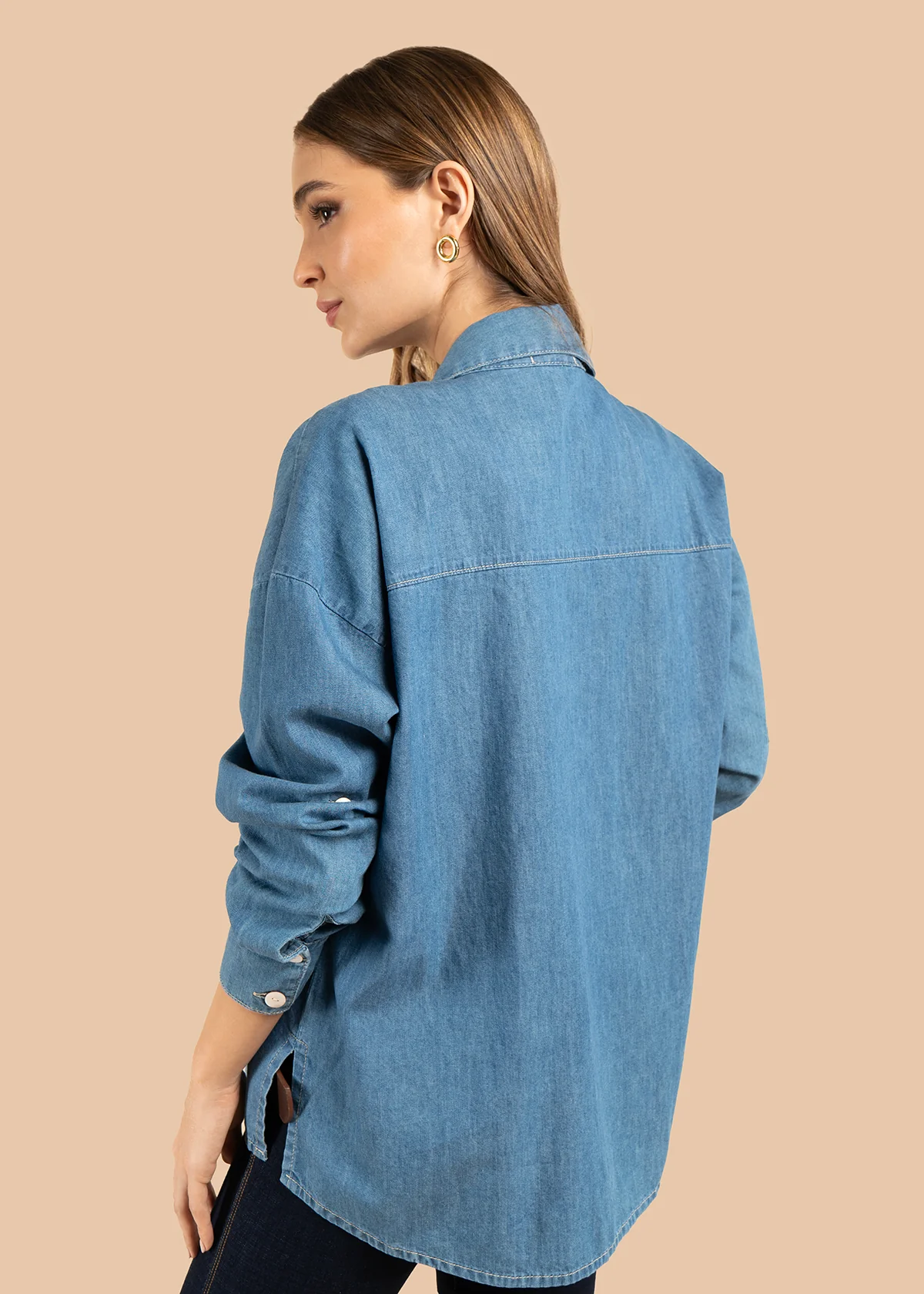 Blusa color azul con bordado floral blanco y botones 105836 - Image 7