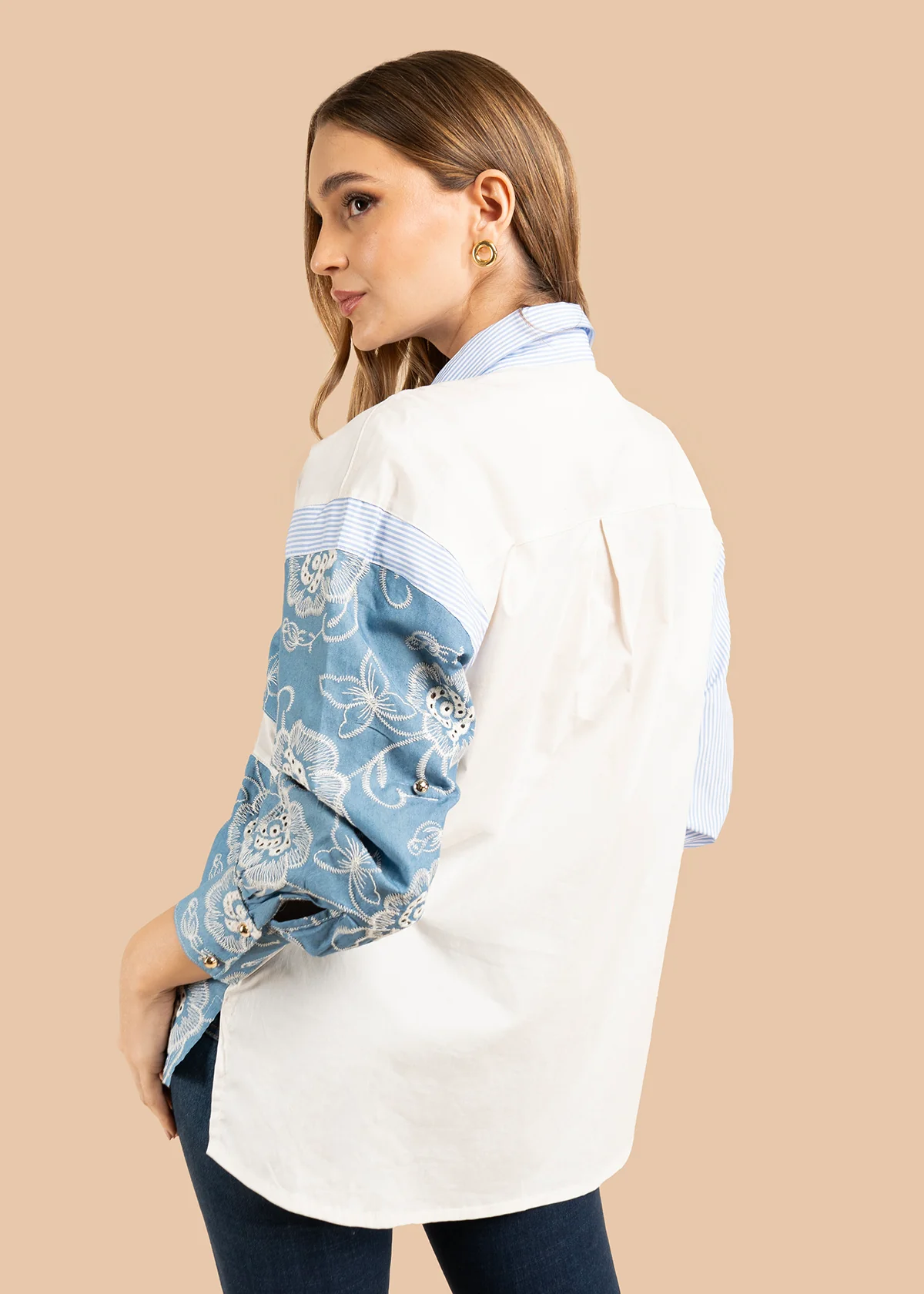 Blusa color azul claro con estampado floral y rayas 105833 - Image 7