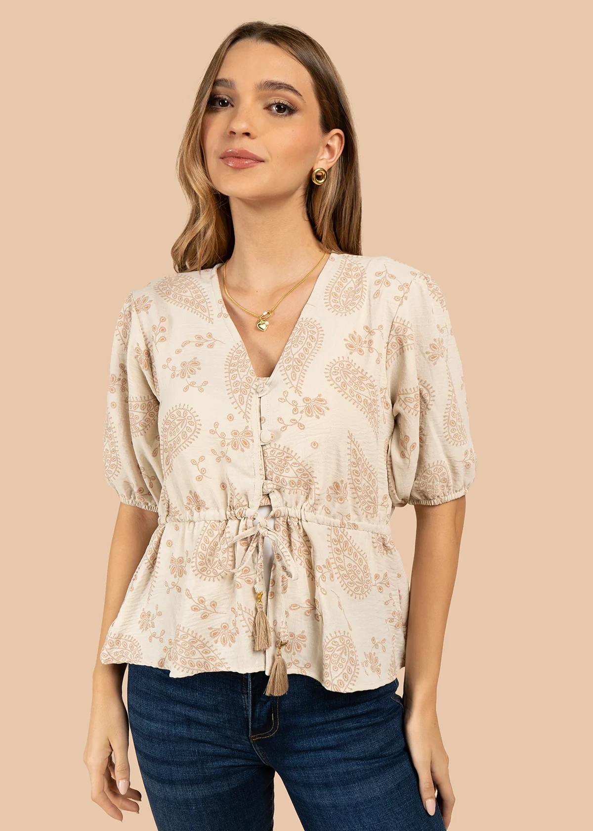 Blusa color beige con diseño floral y cordón con borlas 105837 - Image 6