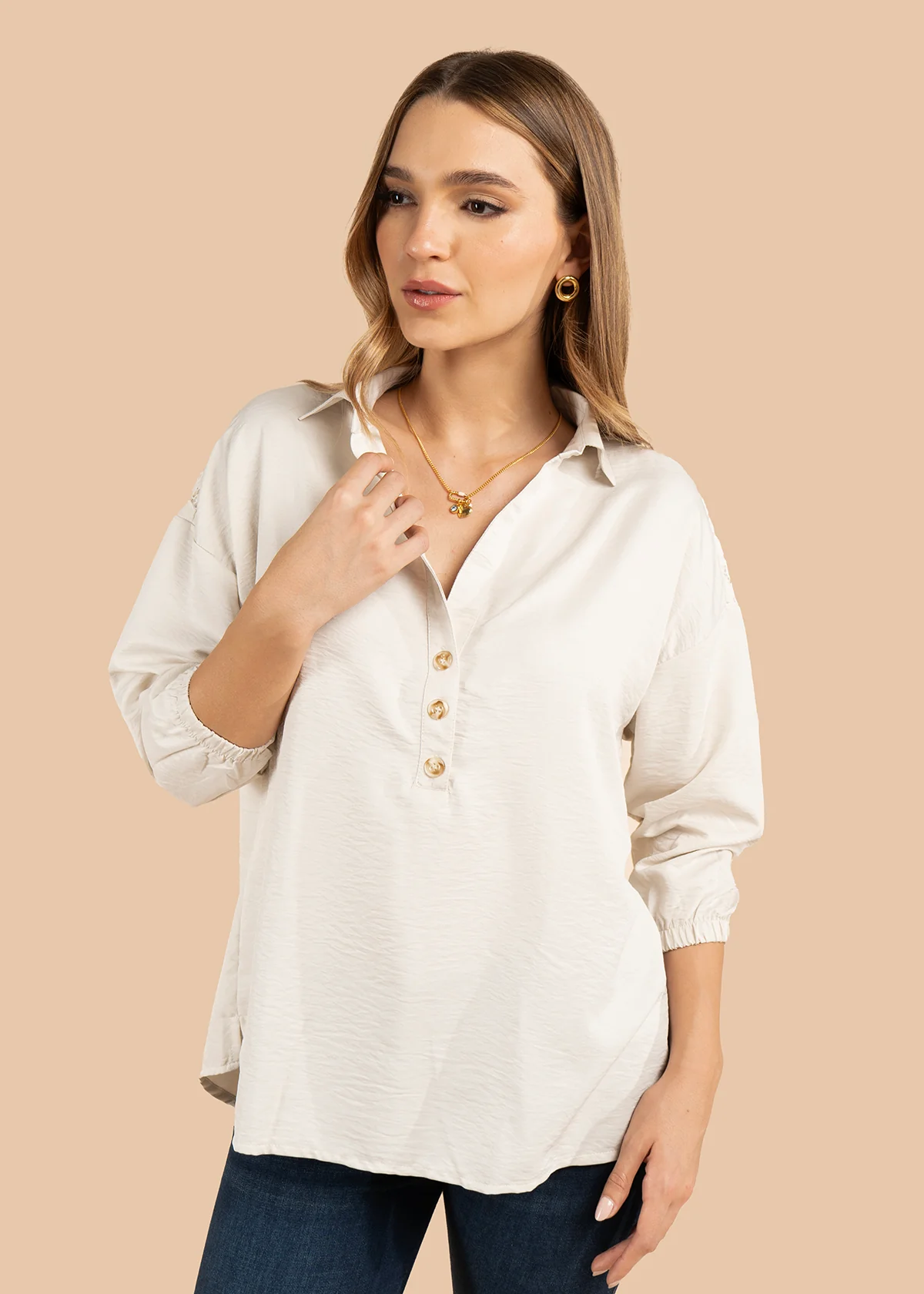 Blusa color beige con botones y corte amplio 105844 - Image 3