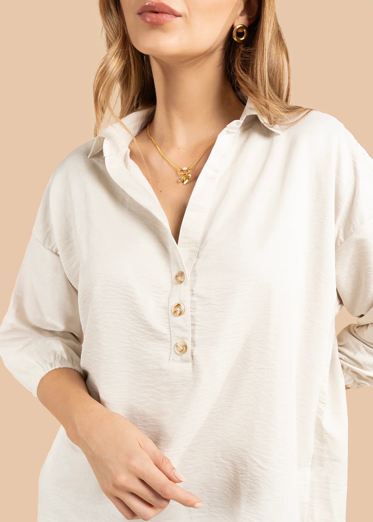 Blusa color beige con botones y corte amplio 105844 - Image 4