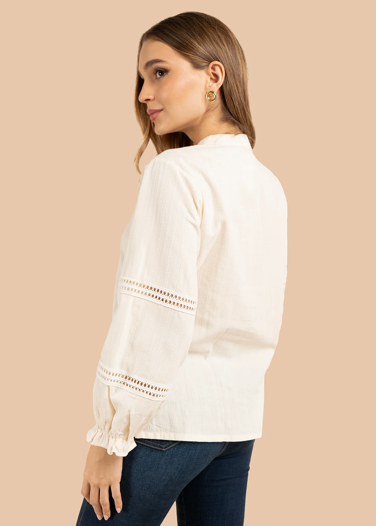 Blusa color beige con mangas largas y detalles en relieves 105851 - Image 7