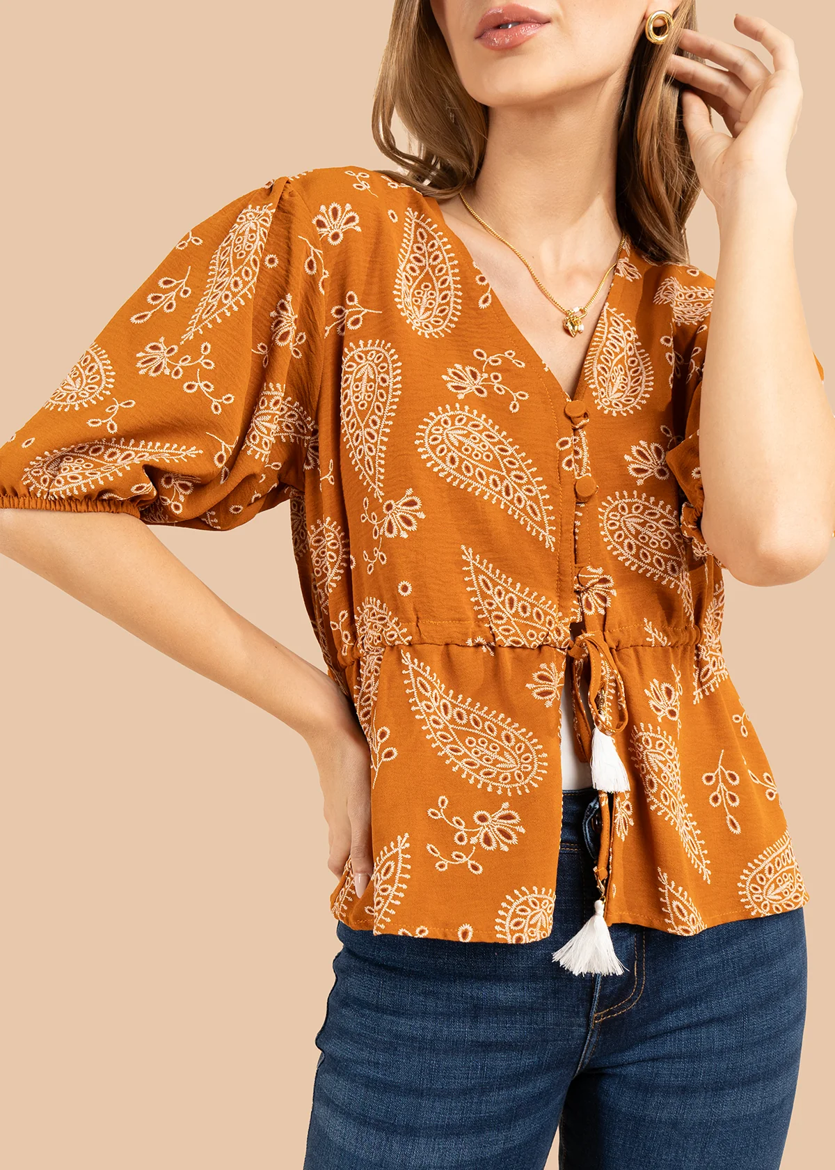 Blusa color terracota con diseño floral y cordón con borlas 105837 - Image 2