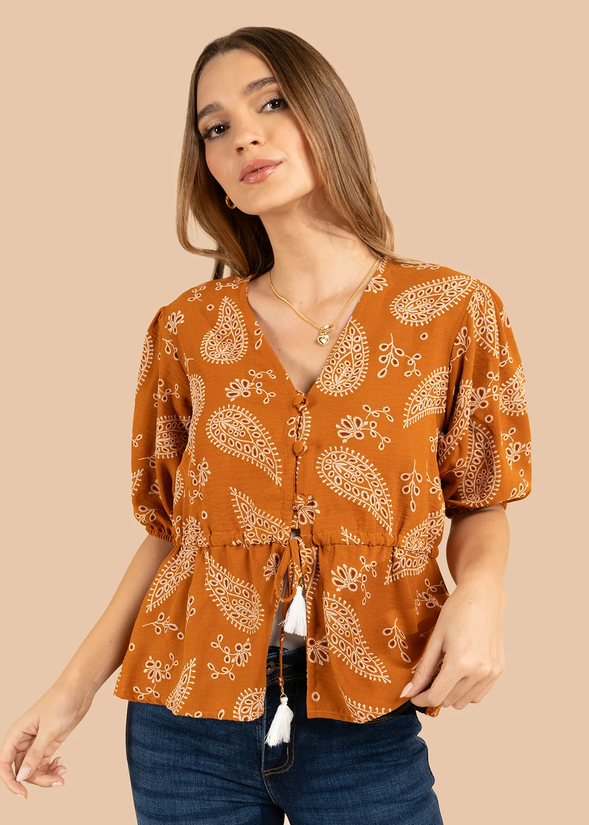 Blusa color terracota con diseño floral y cordón con borlas 105837 - Image 4