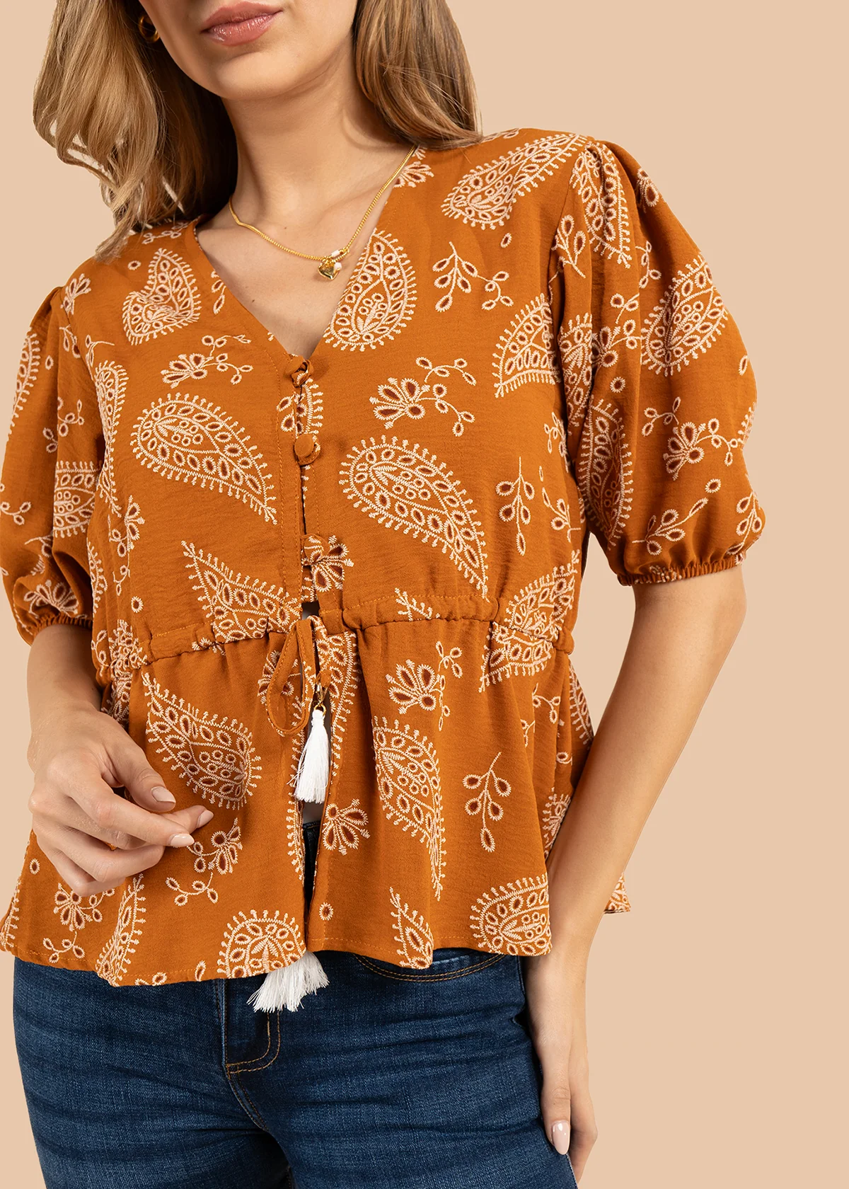 Blusa color terracota con diseño floral y cordón con borlas 105837 - Image 5