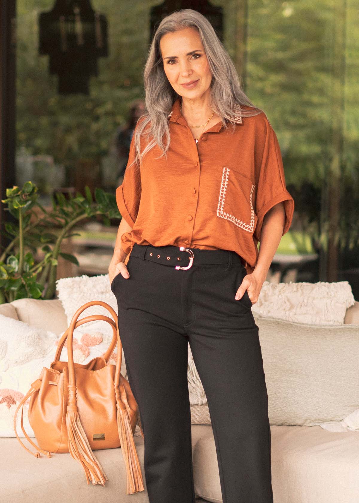 Blusa color terracota con bordado en cuello y bolsillo 105845 - Image 2