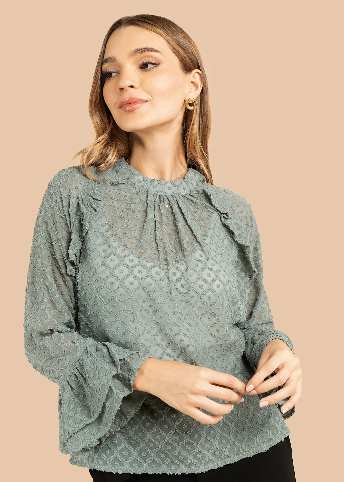 Blusa color verde con transparencia y tela con relieve 105855 - Image 2