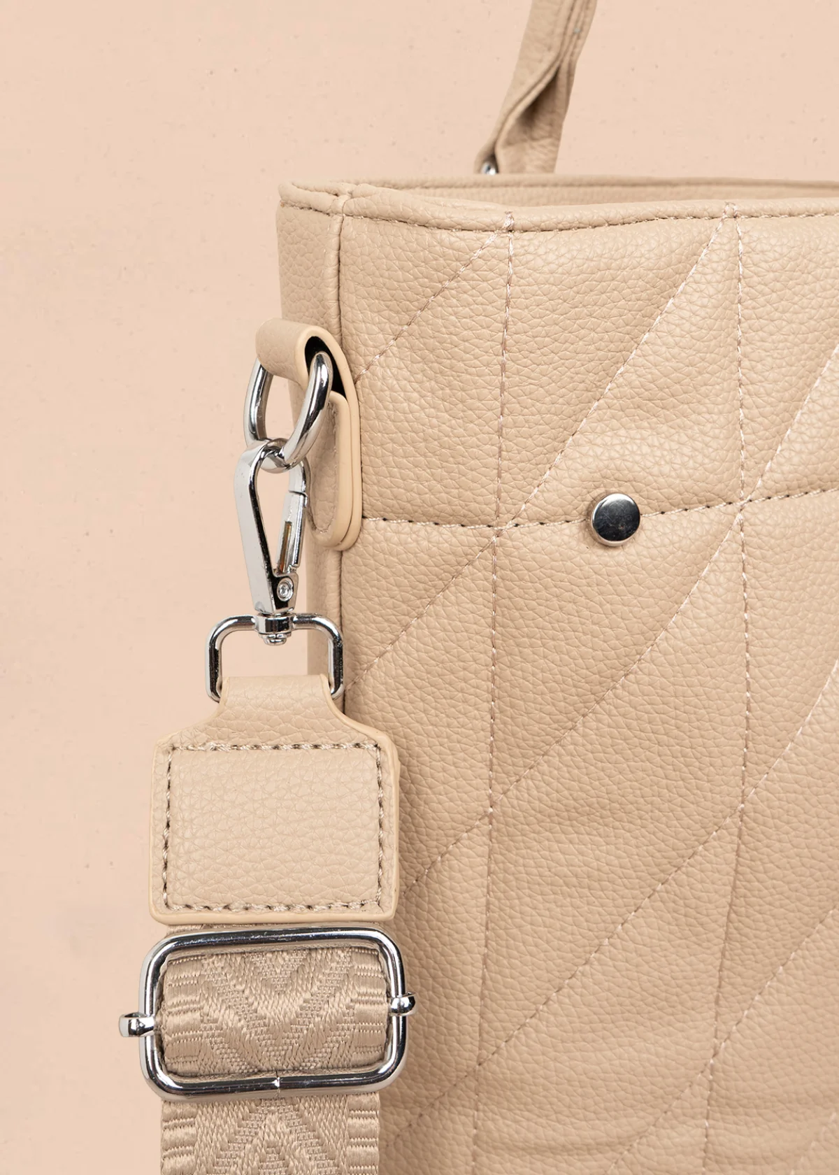 Bolso tipo shopping color beige textura acolchada 106287 - Image 3