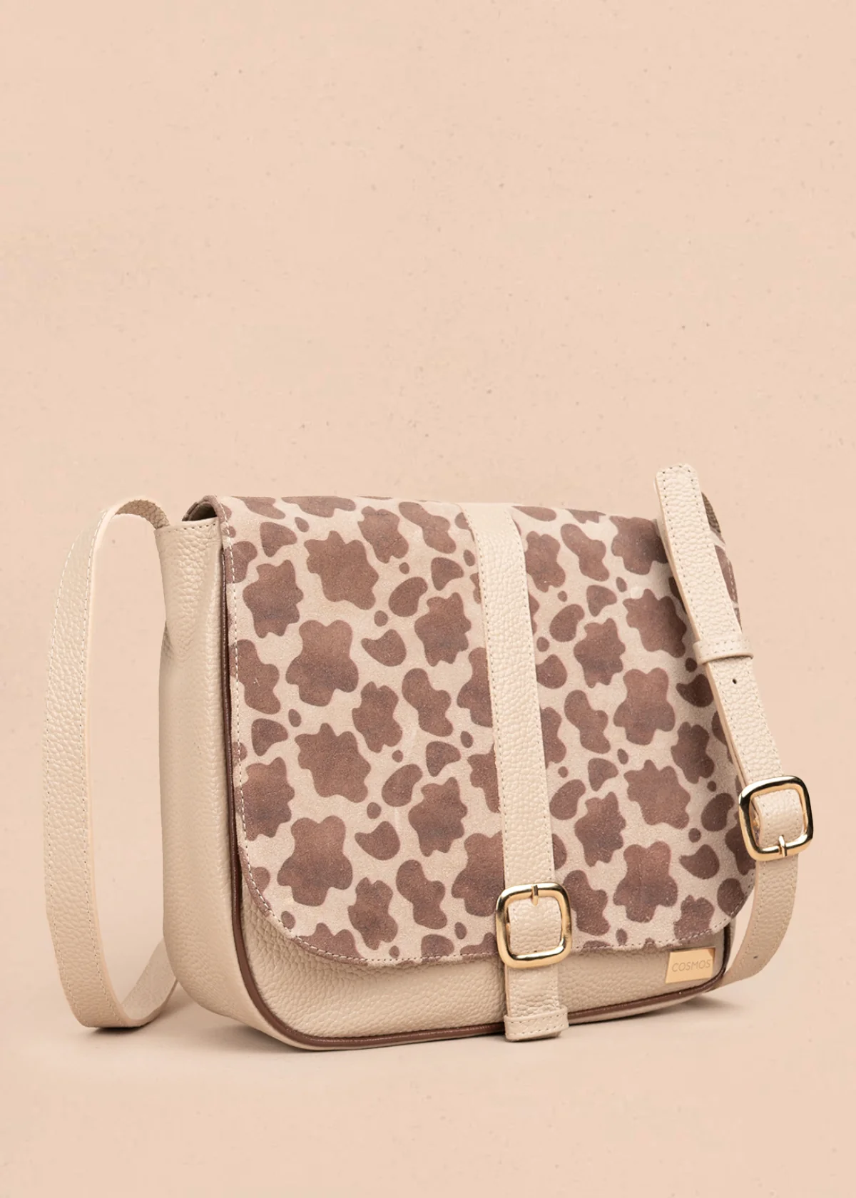 Bolso en cuero manos libres color café con animal print y detalles metálicos 106999 - Image 3