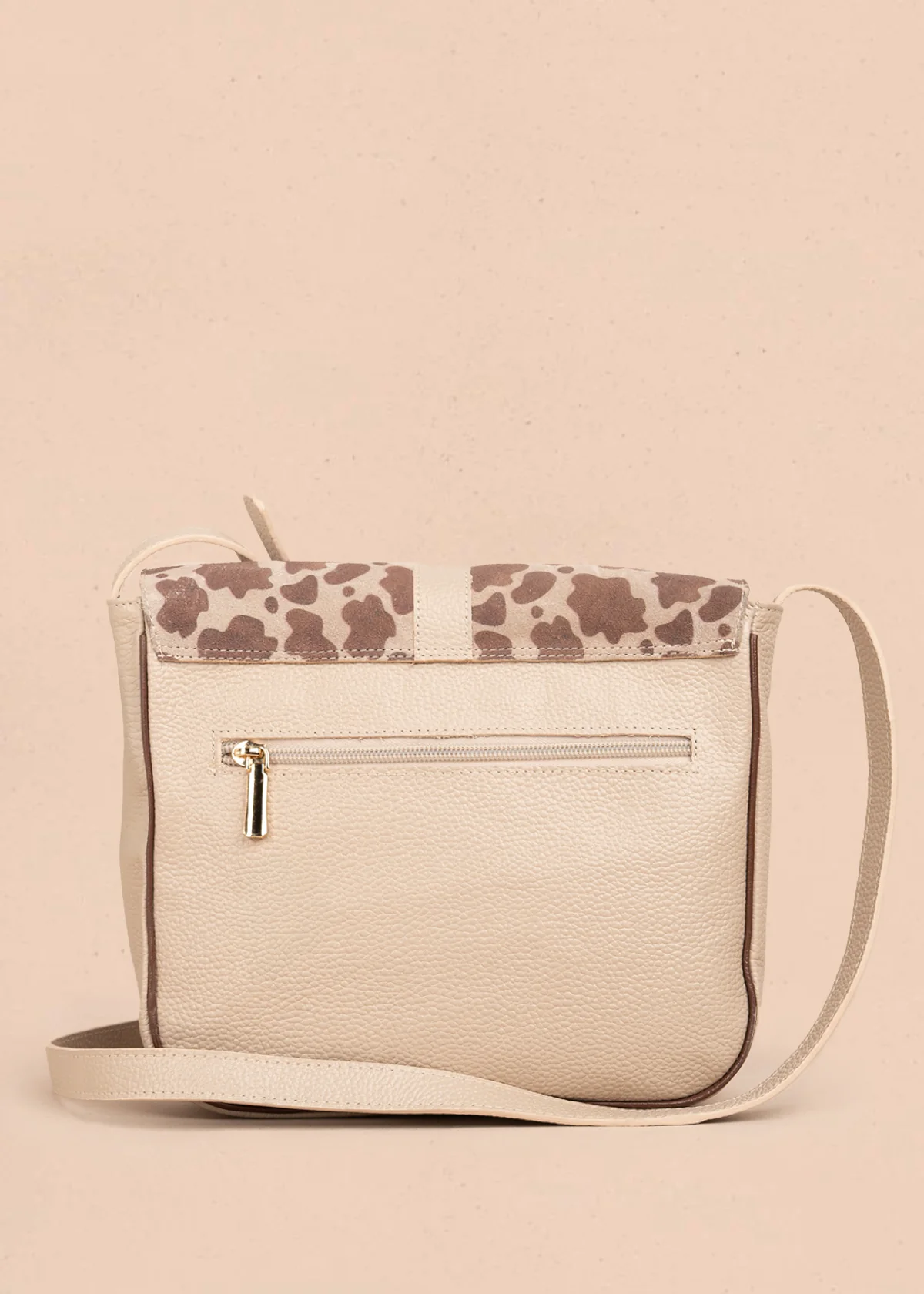 Bolso en cuero manos libres color café con animal print y detalles metálicos 106999 - Image 4