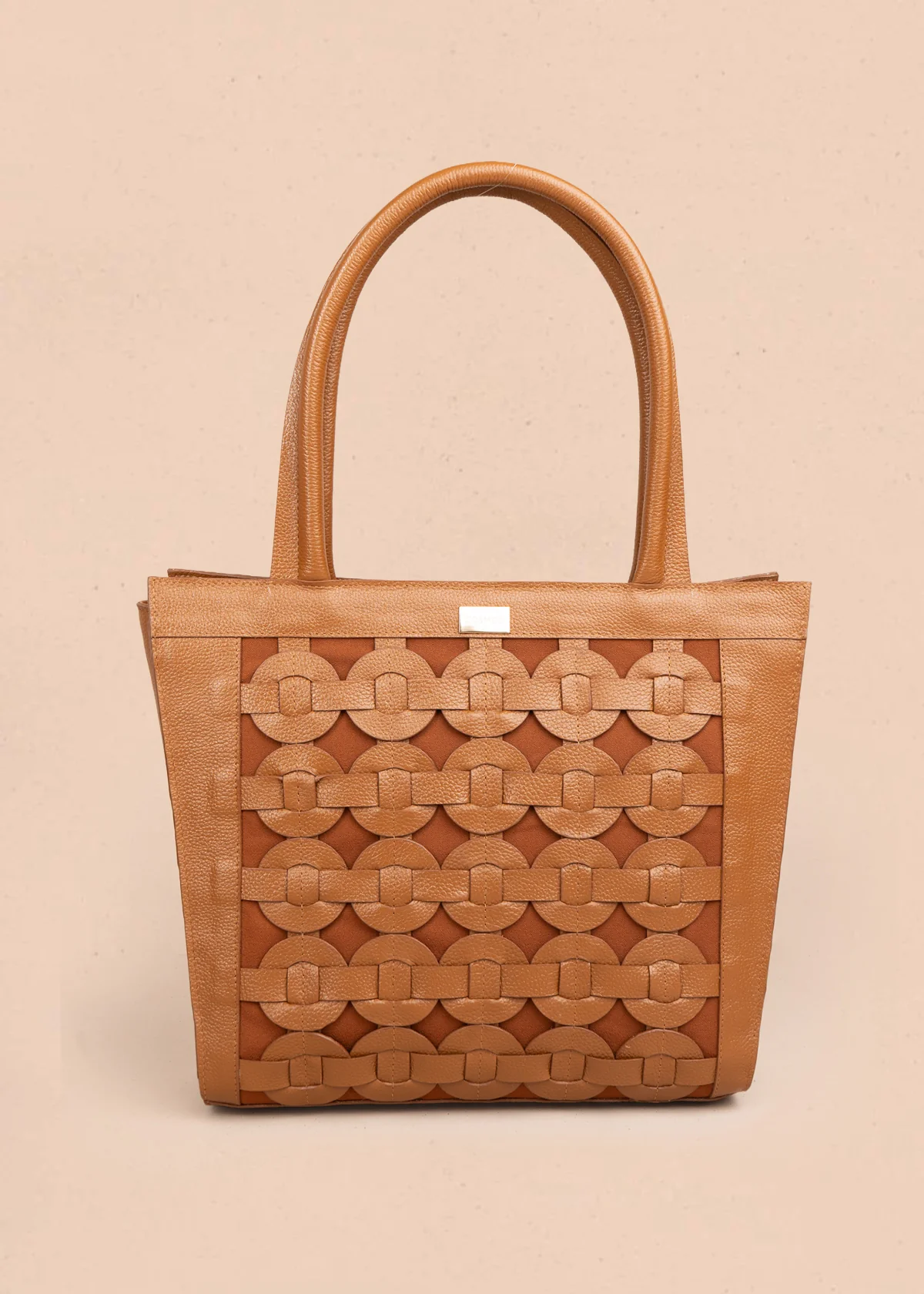 Bolso tipo shopping en cuero color miel con grabado trenzado 105783