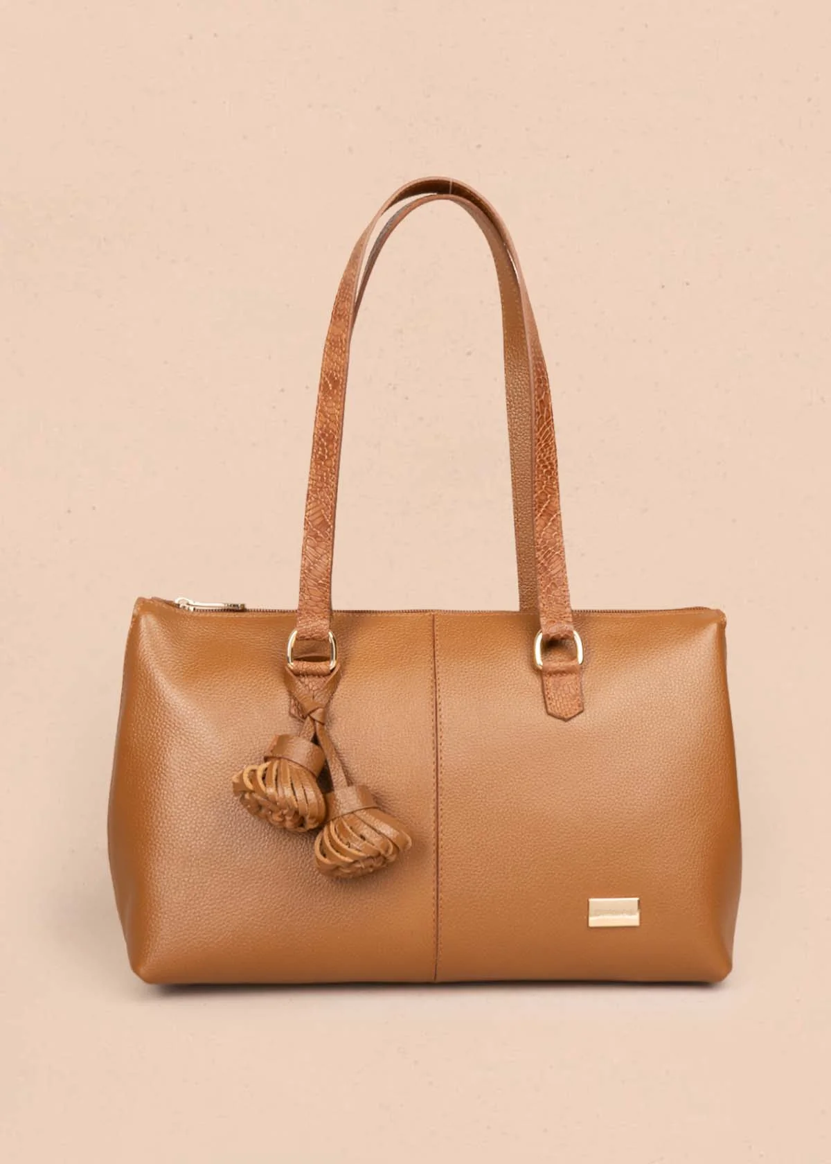Bolso tipo shopping en cuero color miel con asas textura croco 105785