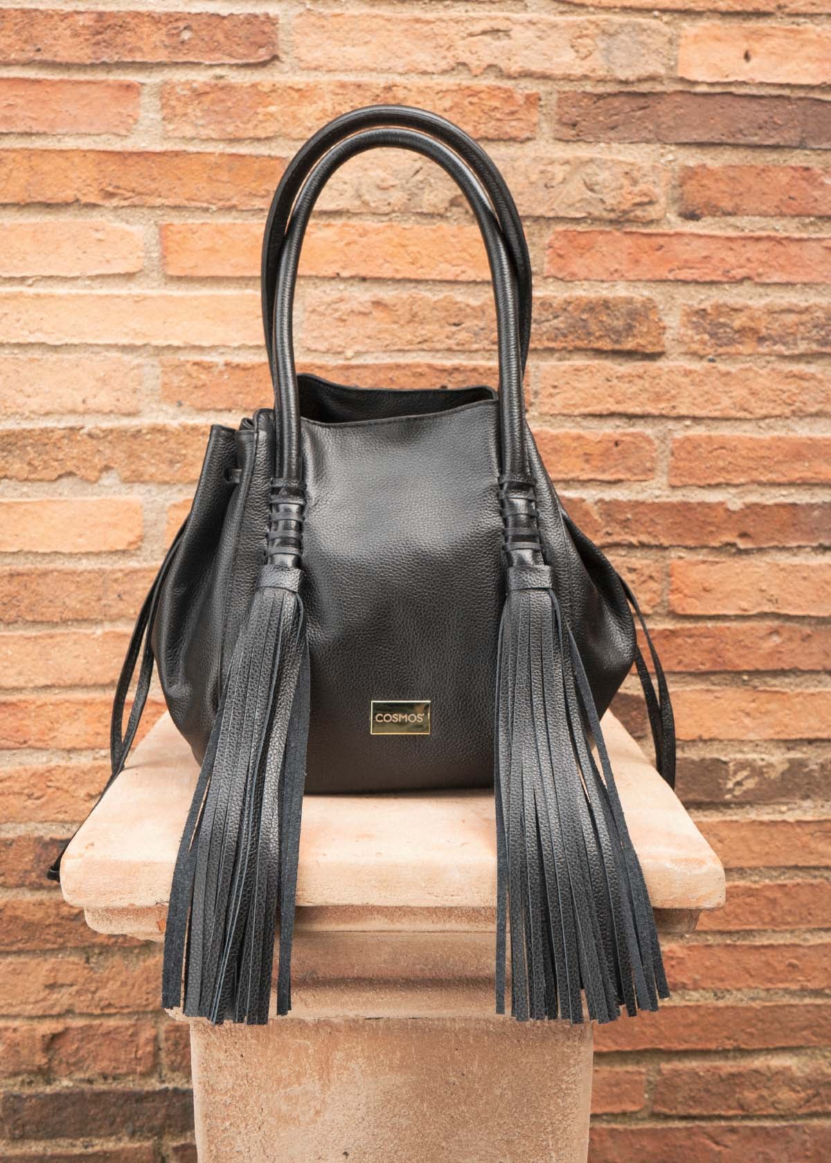 Bolso tipo cartera en cuero color negro con flecos 105787 - Image 2
