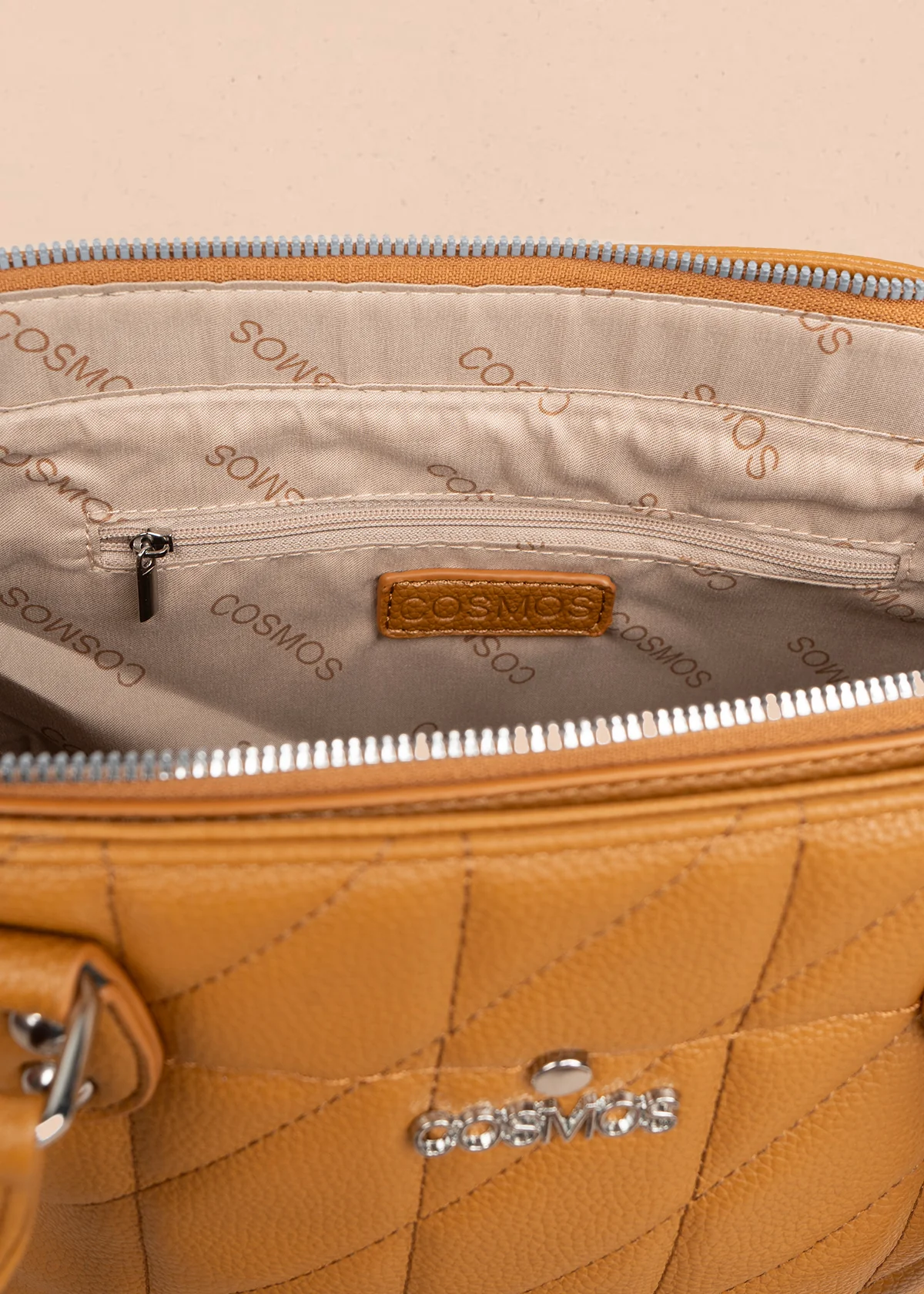 Bolso tipo shopping color miel textura acolchada 106287 - Image 6