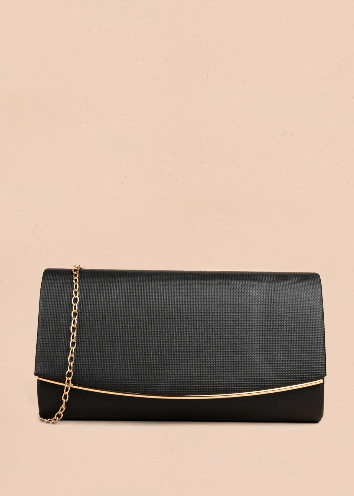 Bolso de fiesta color negro con detalle dorado 106807