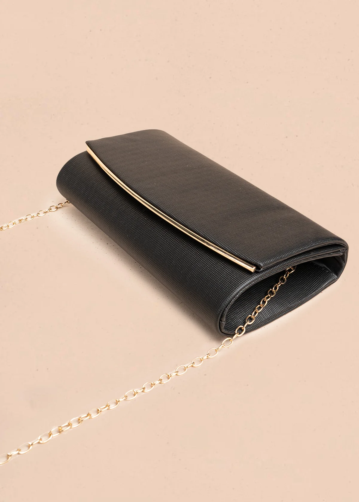 Bolso de fiesta color negro con detalle dorado 106807 - Image 3