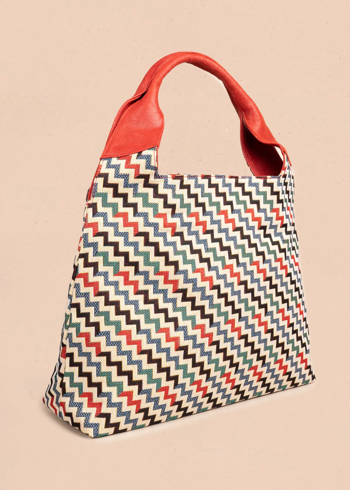 Bolso tipo shopping en cuero color rojo con diseño en zigzag y asa amplia 106481 - Image 2