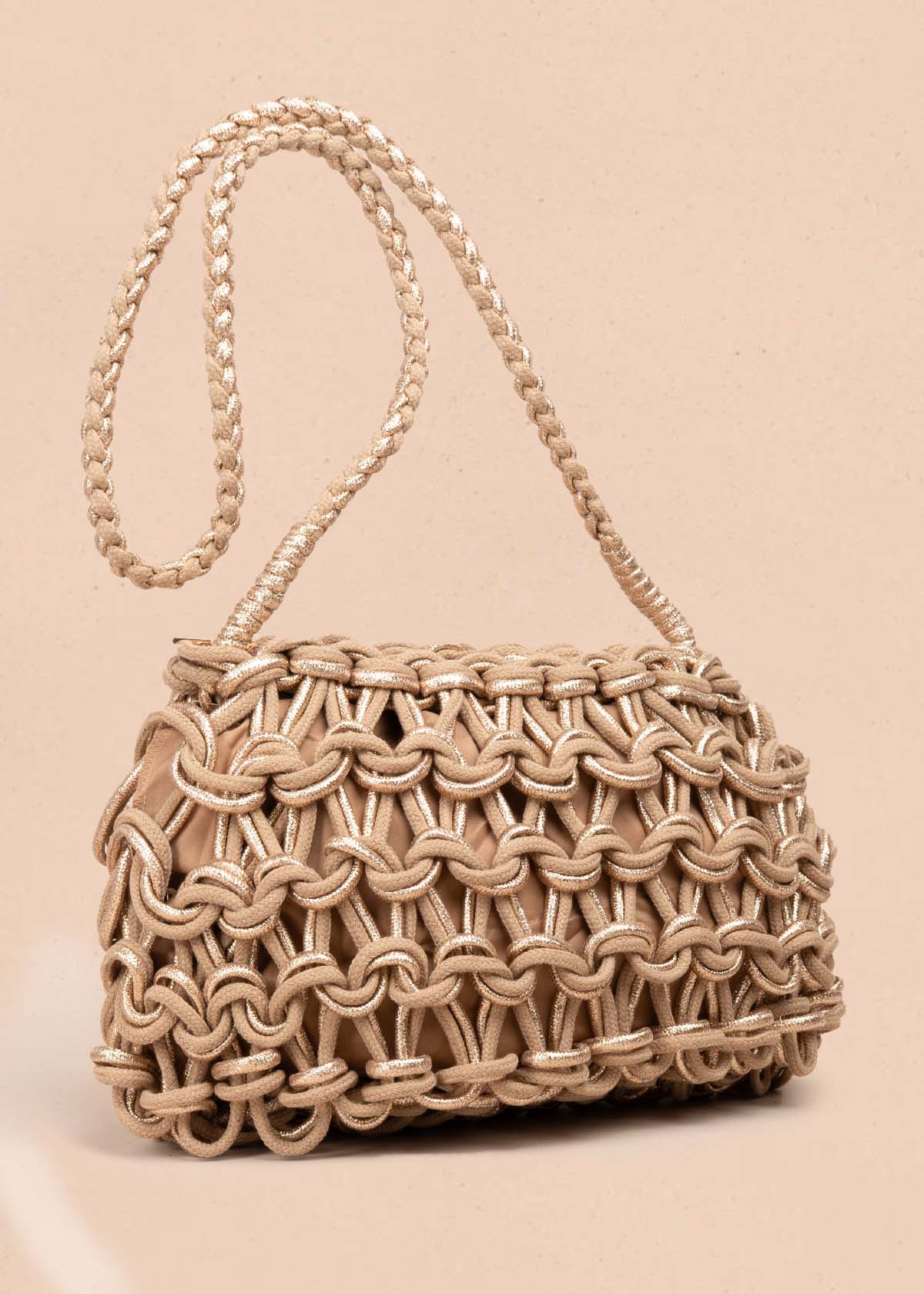 Bolso en tejido color camel con detalles dorados 105937 - Image 3
