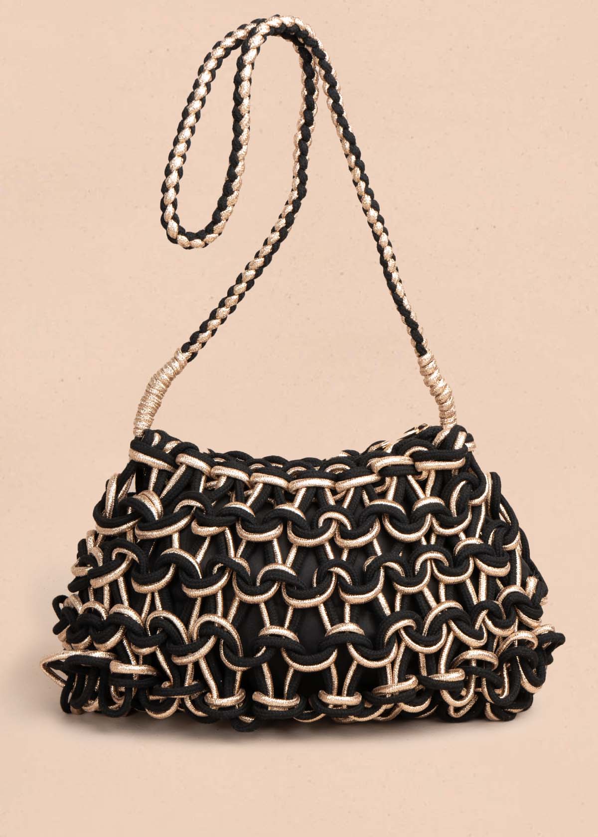 Bolso en tejido color negro con detalles dorados 105937 - Image 3