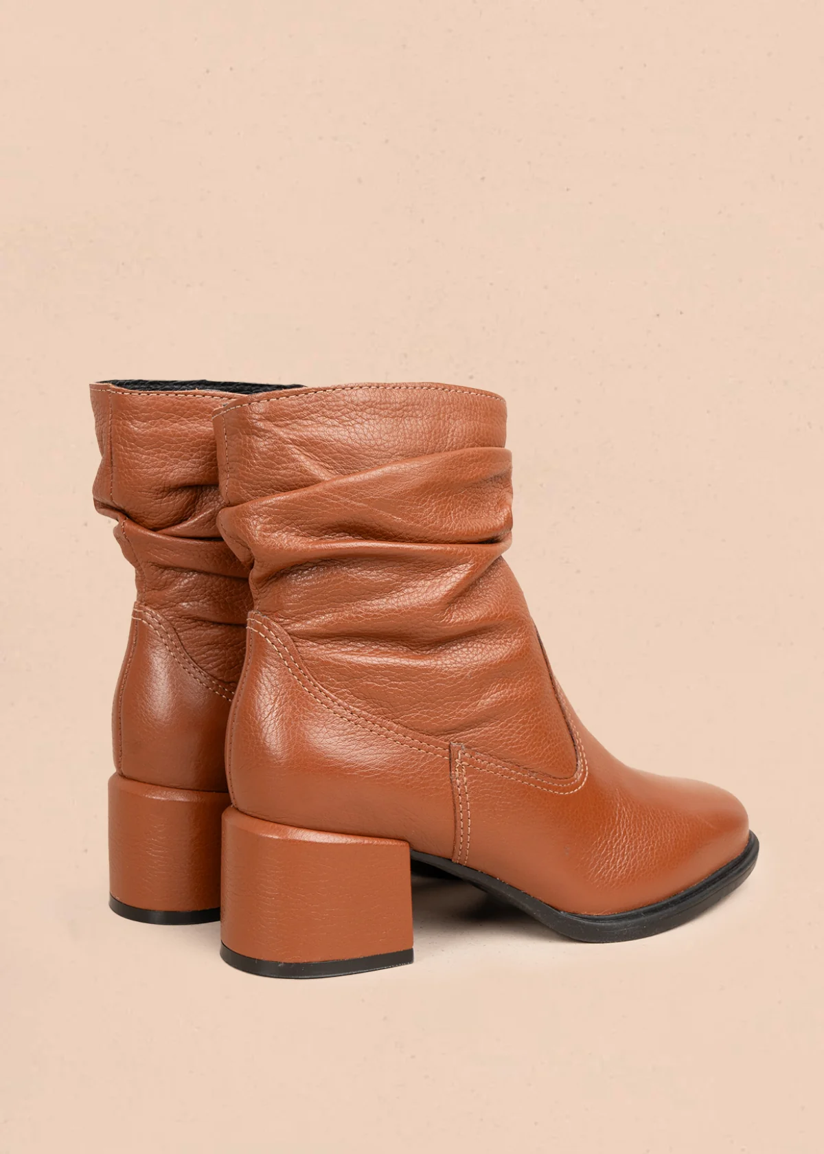 Bota en cuero color miel con estilo arrugado en la parte superior y acabado liso 105949 - Image 6