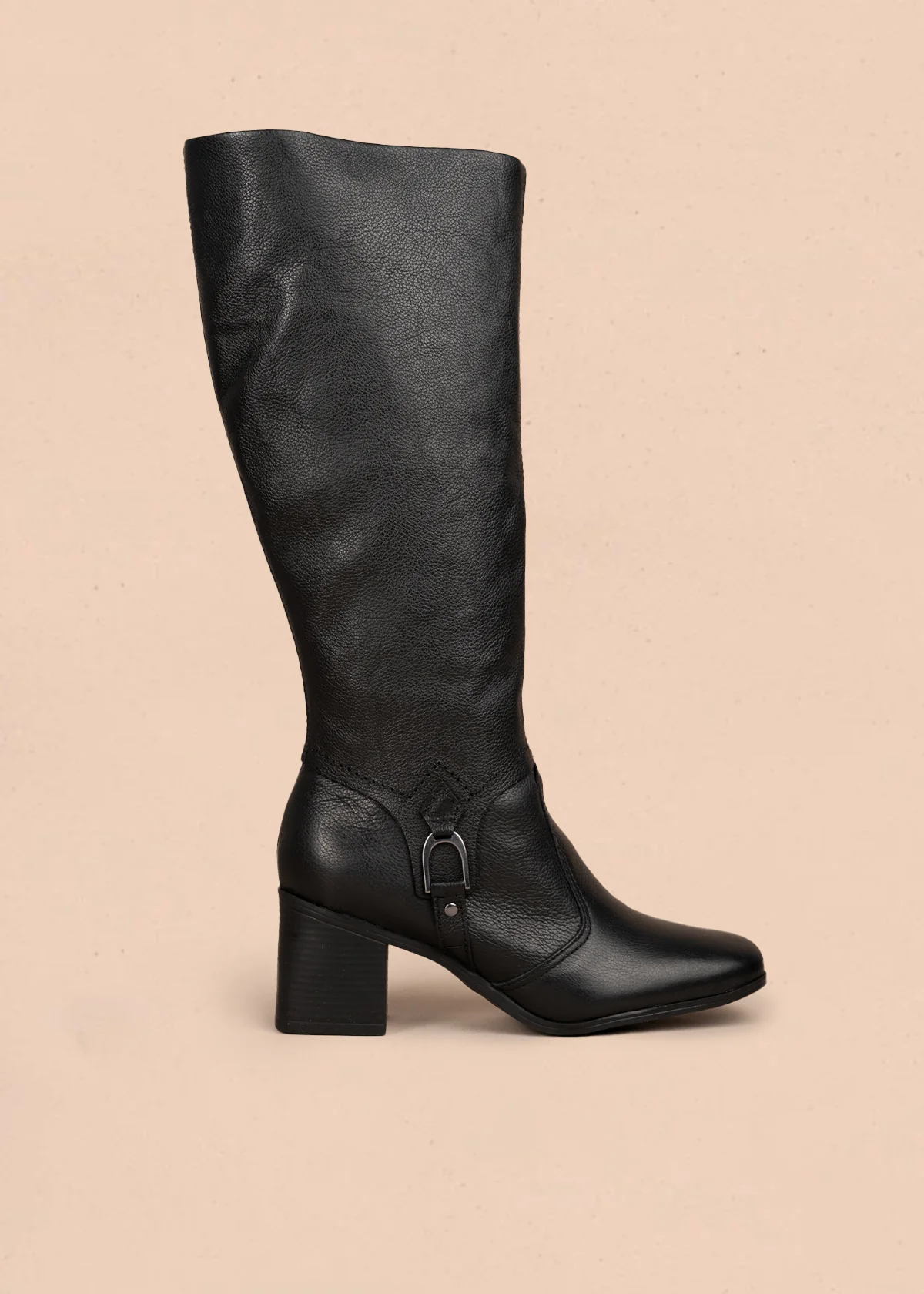 Bota en cuero color negro con diseño alto y acabado pulido 105944