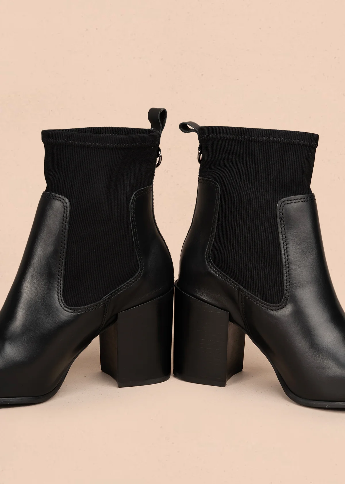 Bota en cuero color negro con diseño tipo calcetín y tacón alto 105947 - Image 3