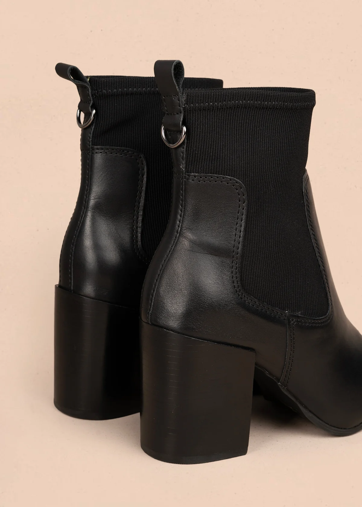 Bota en cuero color negro con diseño tipo calcetín y tacón alto 105947 - Image 4