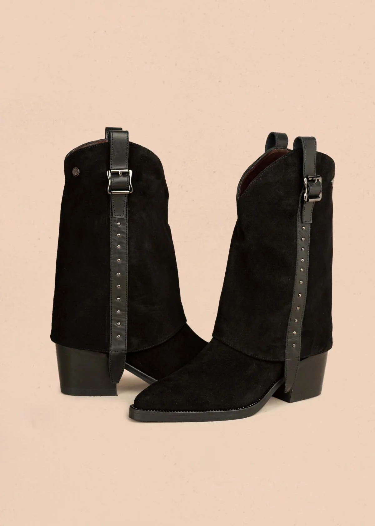 Bota en cuero color negro con hebilla y taches decorativos 105951 - Image 3