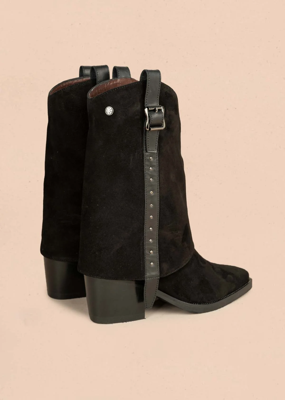 Bota en cuero color negro con hebilla y taches decorativos 105951 - Image 4