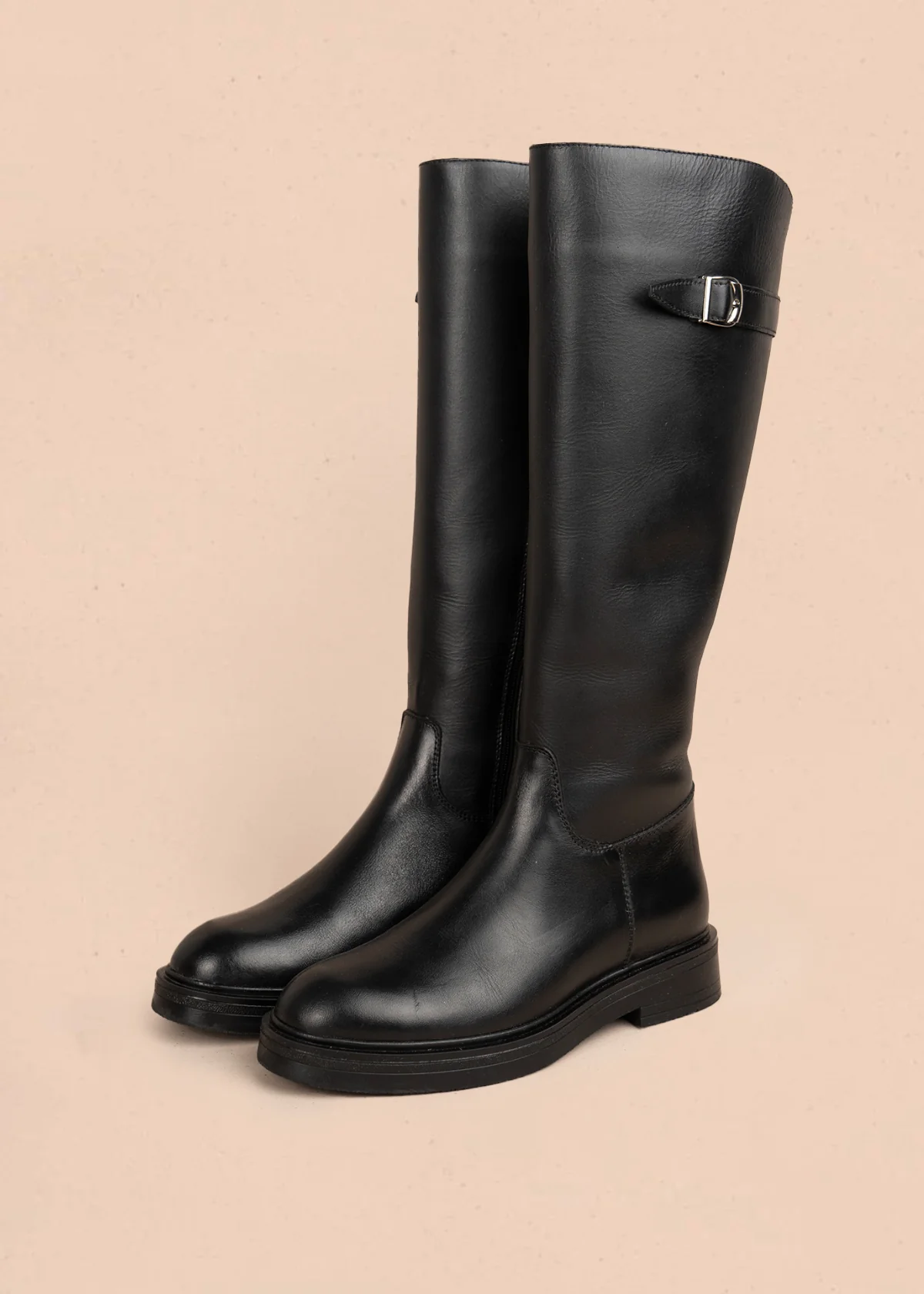 Bota en cuero color negro con diseño clásico y cierre lateral 105964 - Image 5